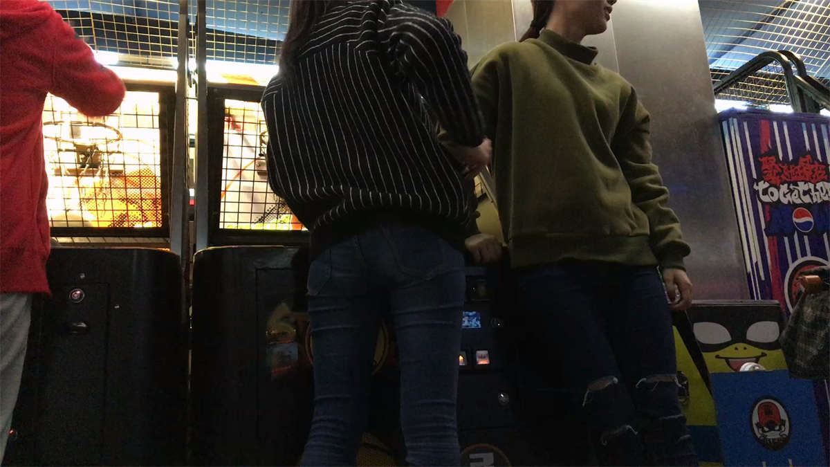 电玩城的蓝牛姐妹花