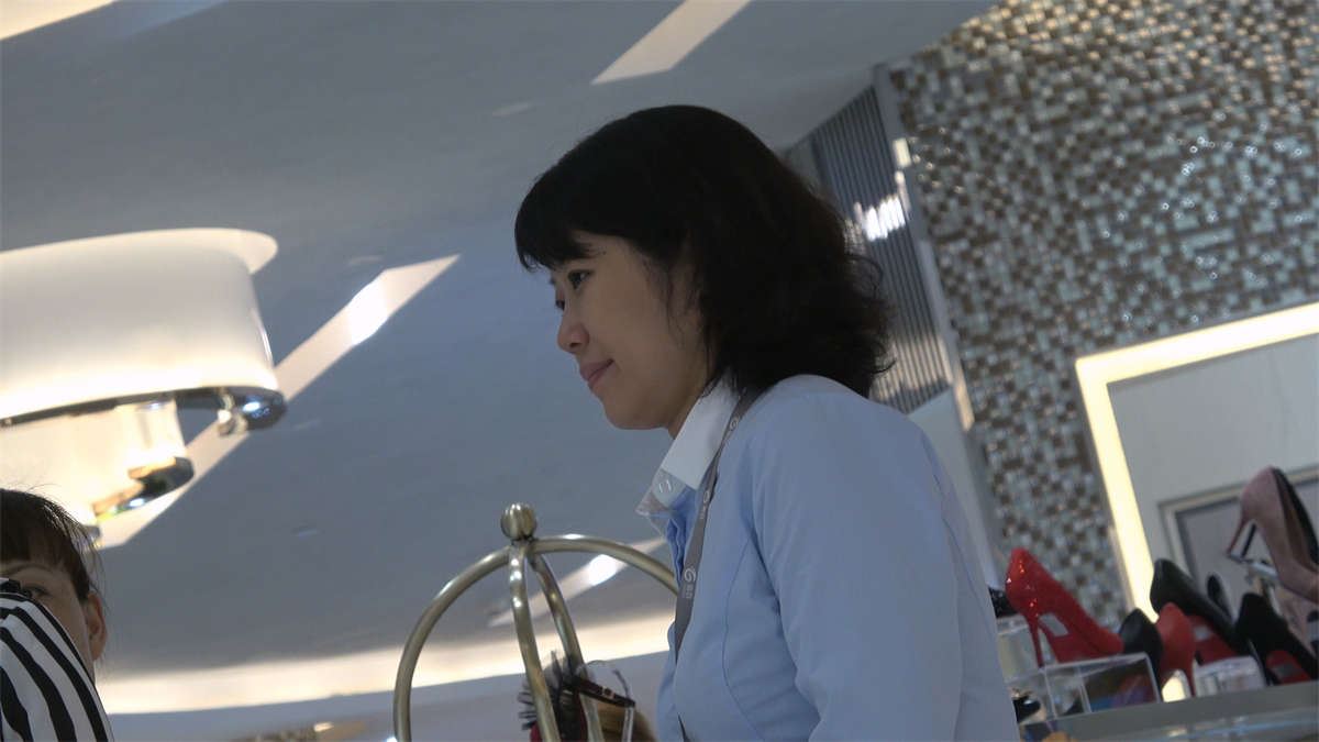 成熟的中年韵妇气质好脚美