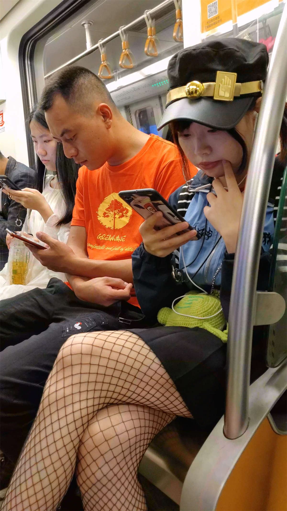 高跟美足标致的靓女
