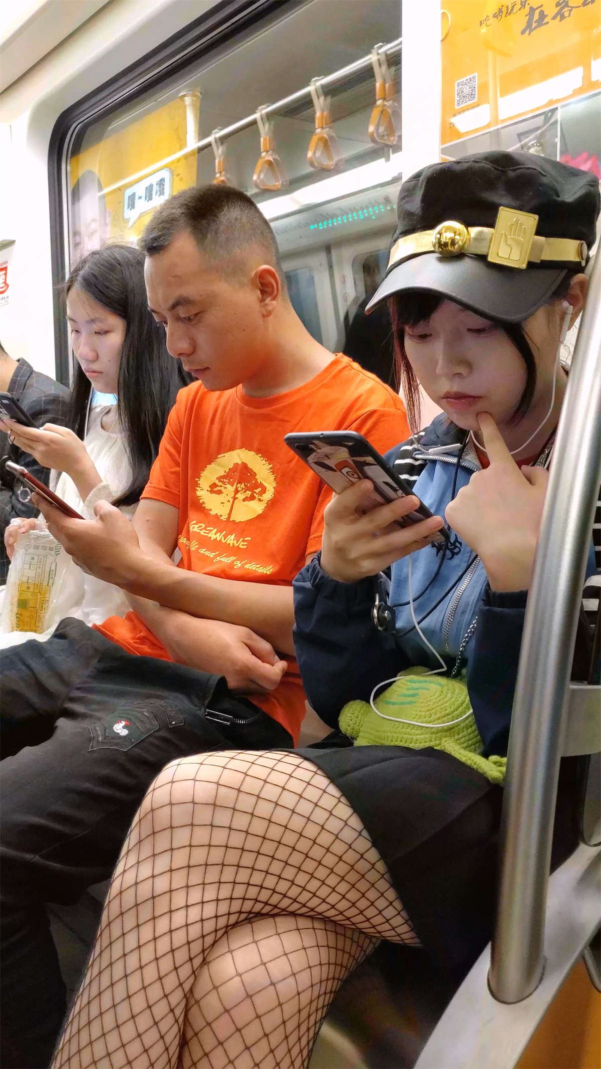 高跟美足标致的靓女