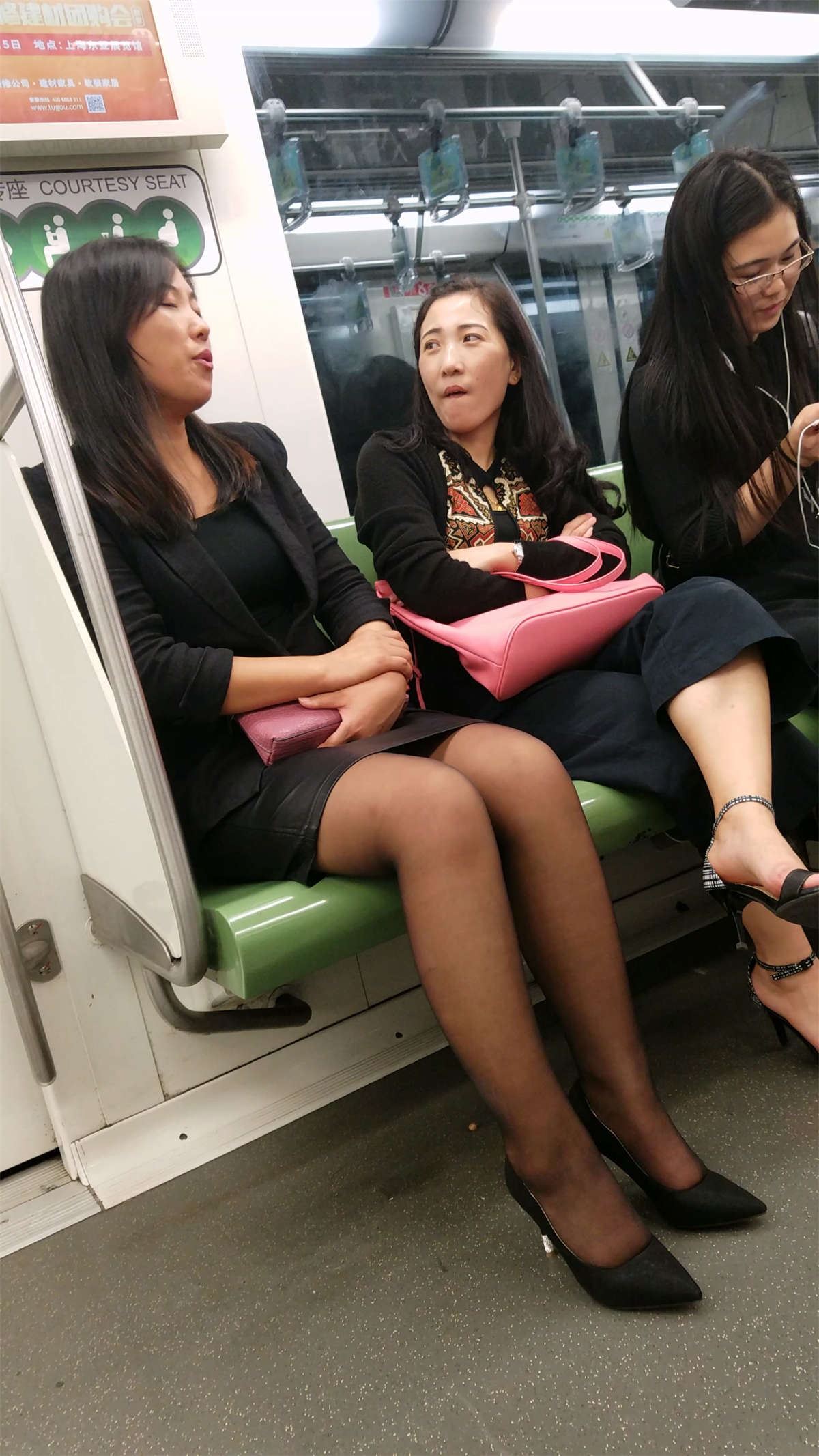 高跟，丝袜，紧身裙成熟美女