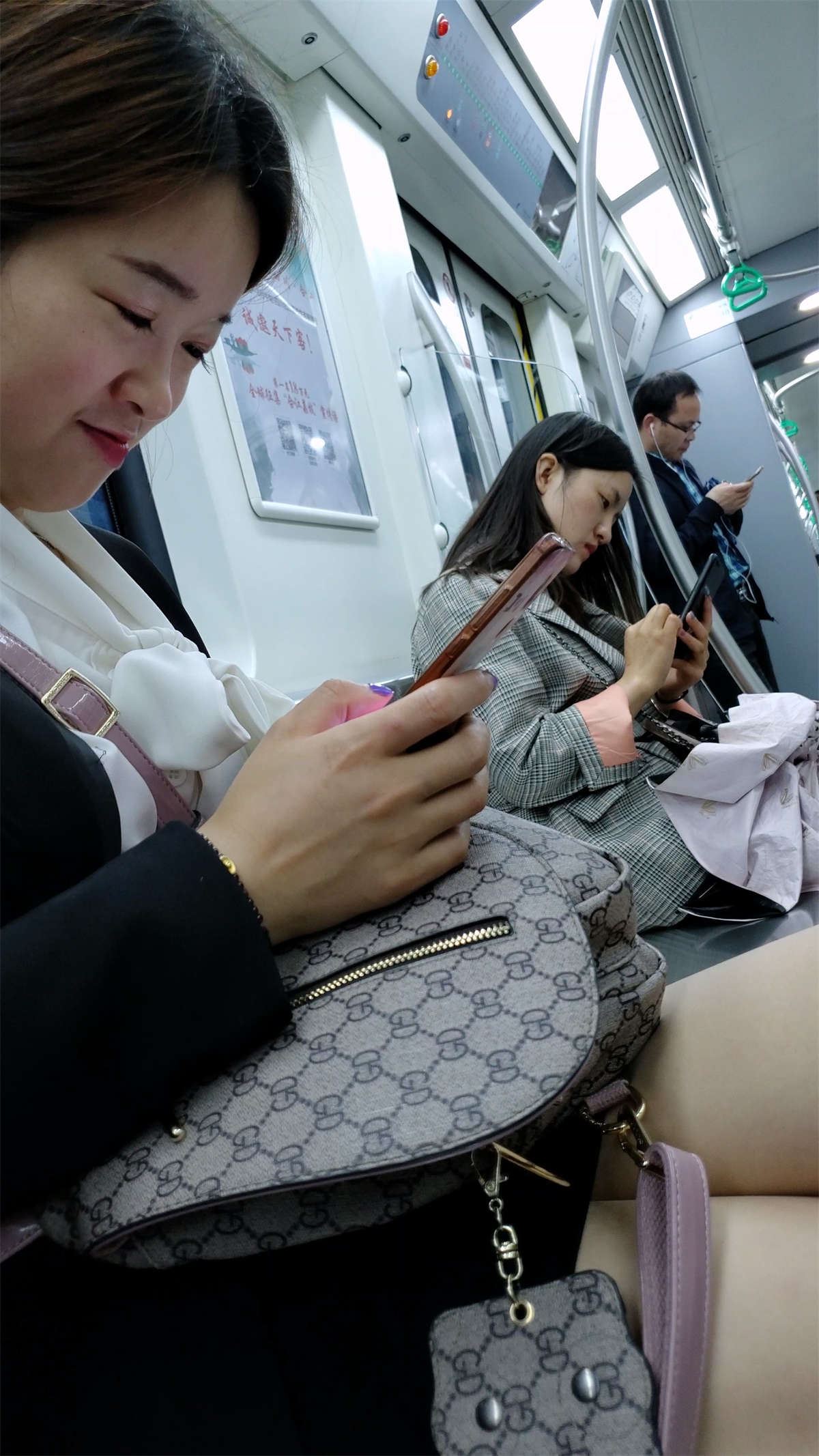 丝腿、短裙、高跟、近距离特写