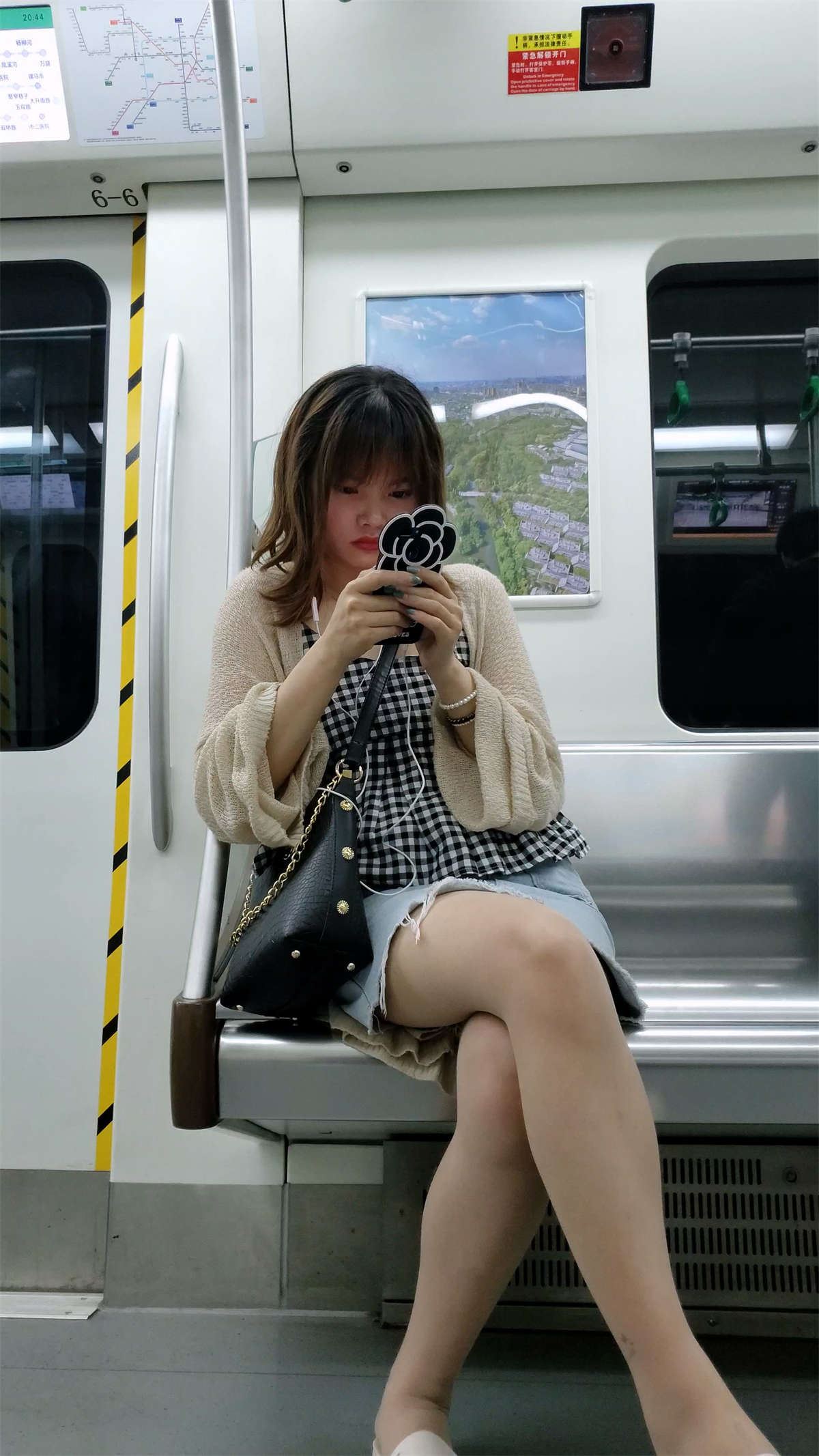 牛仔短裙、丝袜美腿