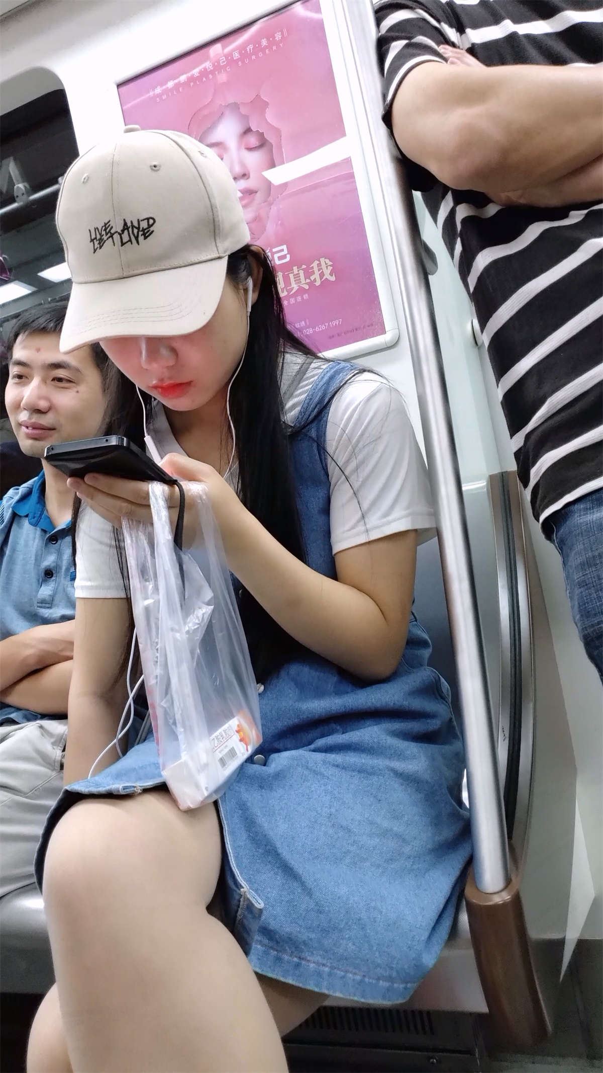气质牛仔外套小姐姐