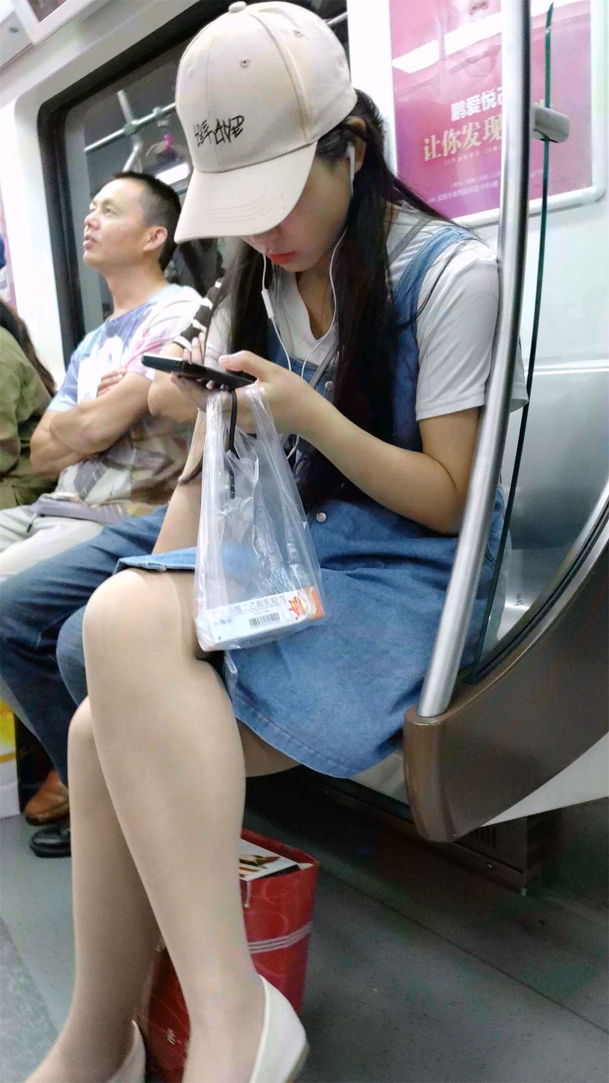 气质牛仔外套小姐姐
