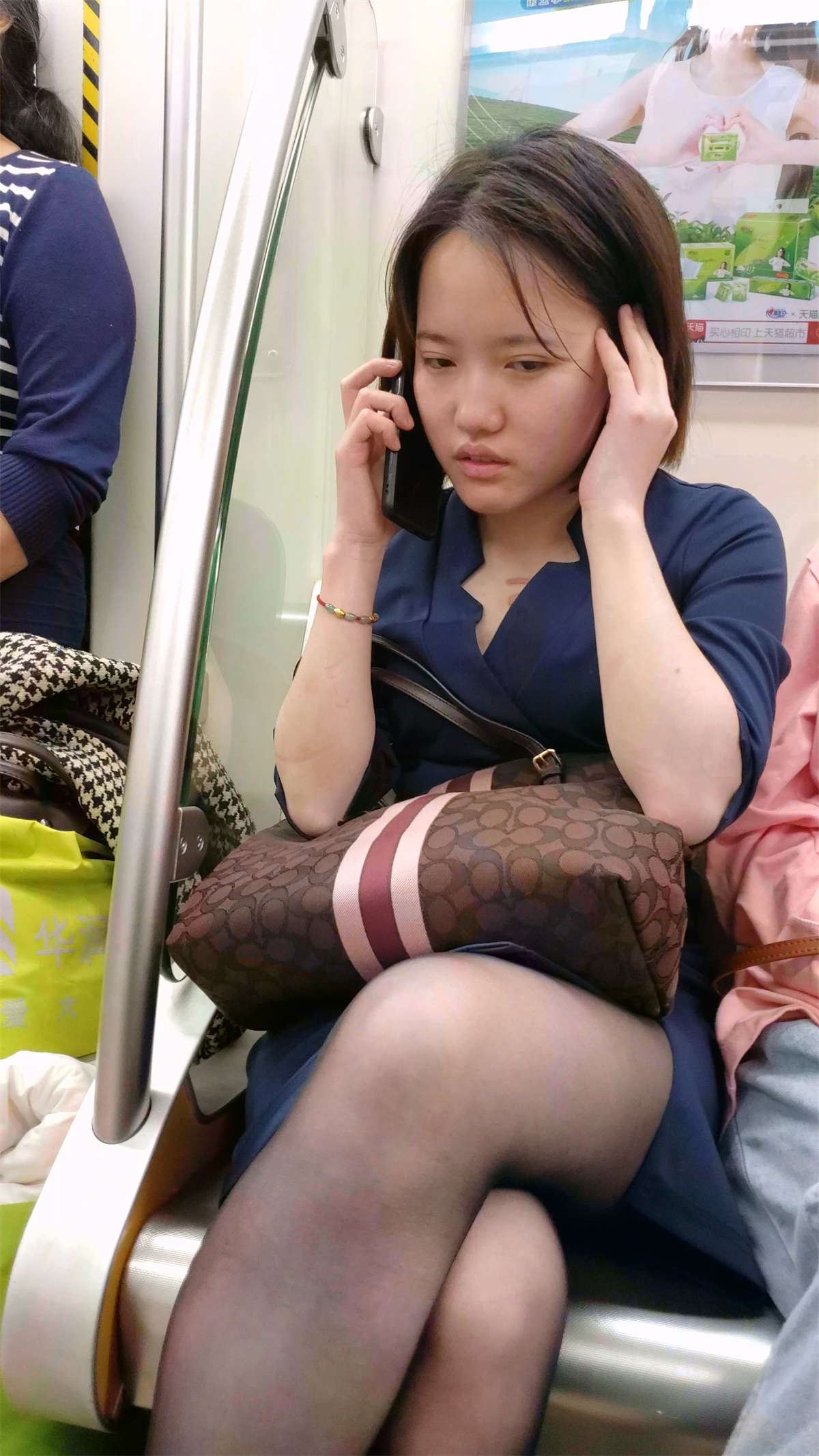 银白色高跟美腿