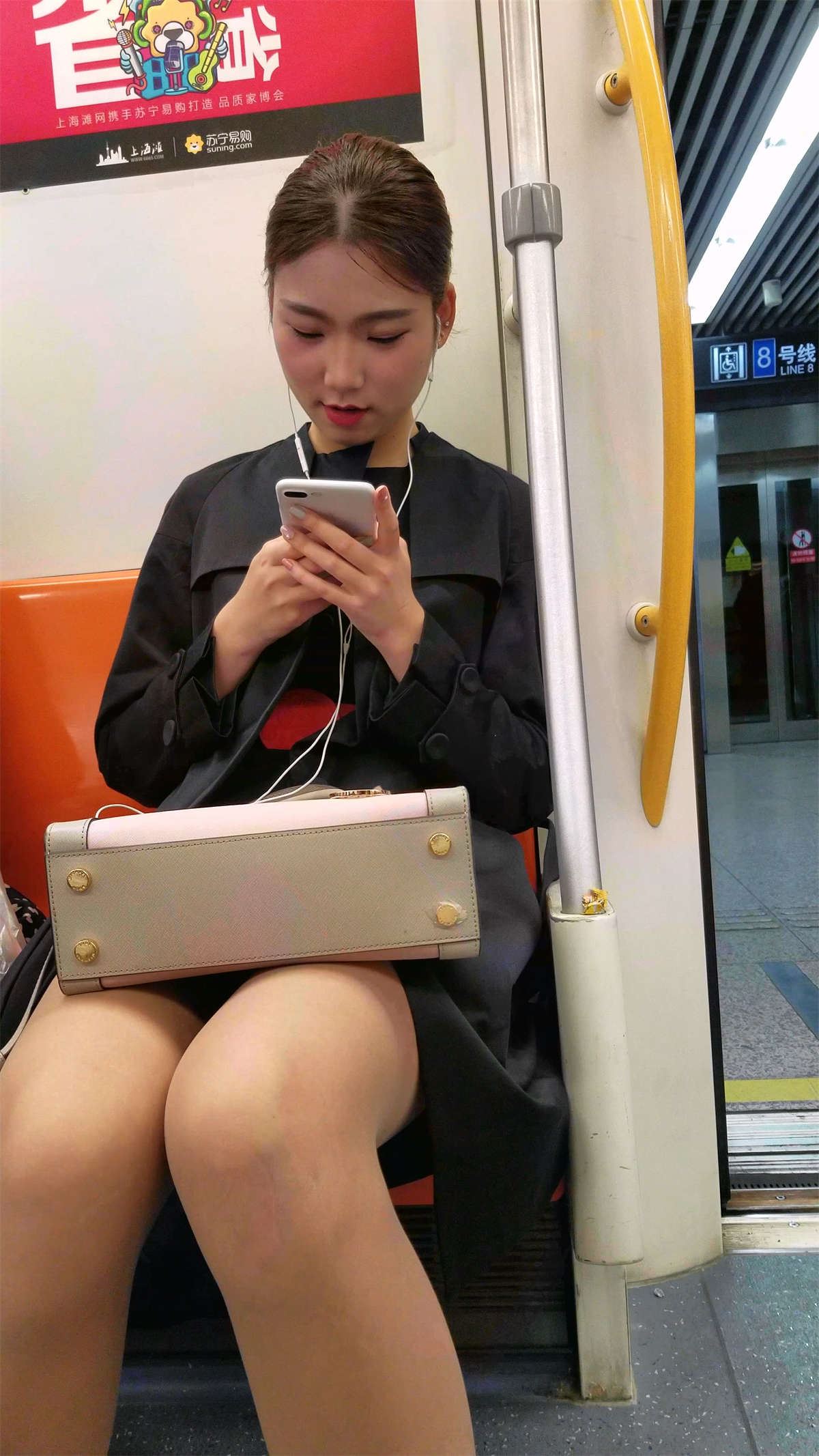 深色风衣短裙肉丝高跟OL漂亮美女