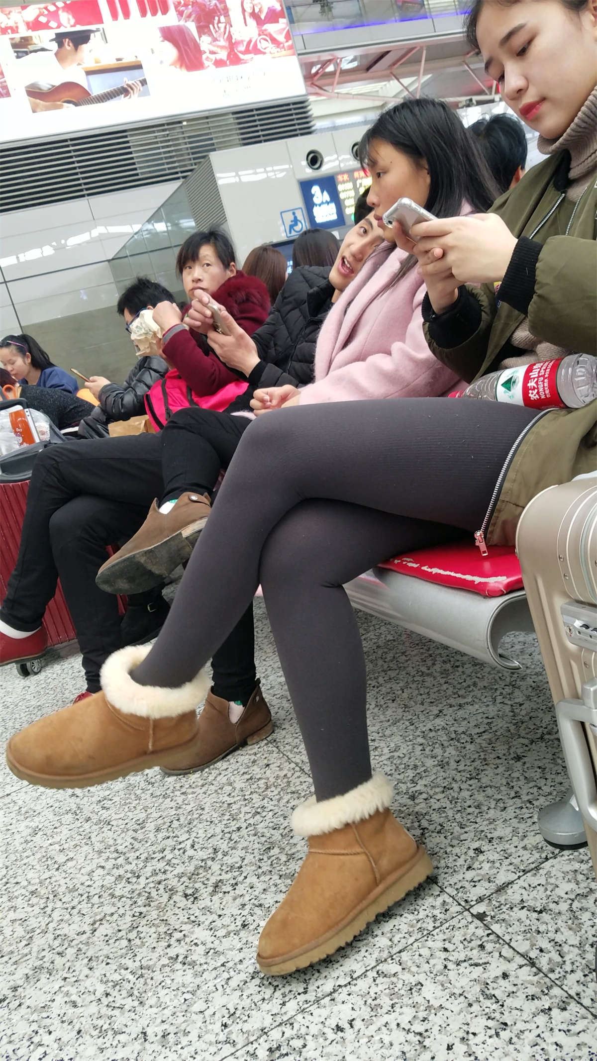 地铁女孩