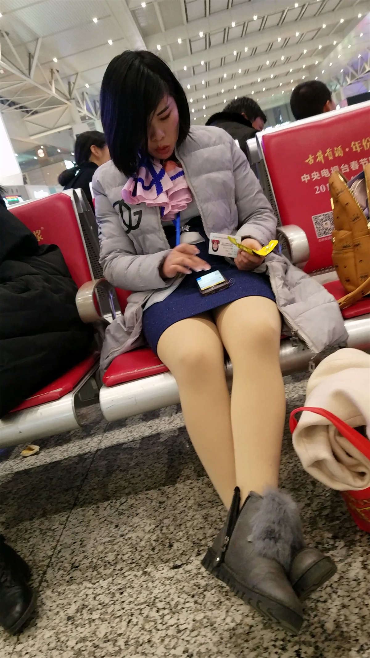 极品性感包臀裙街拍肉丝大长腿御姐