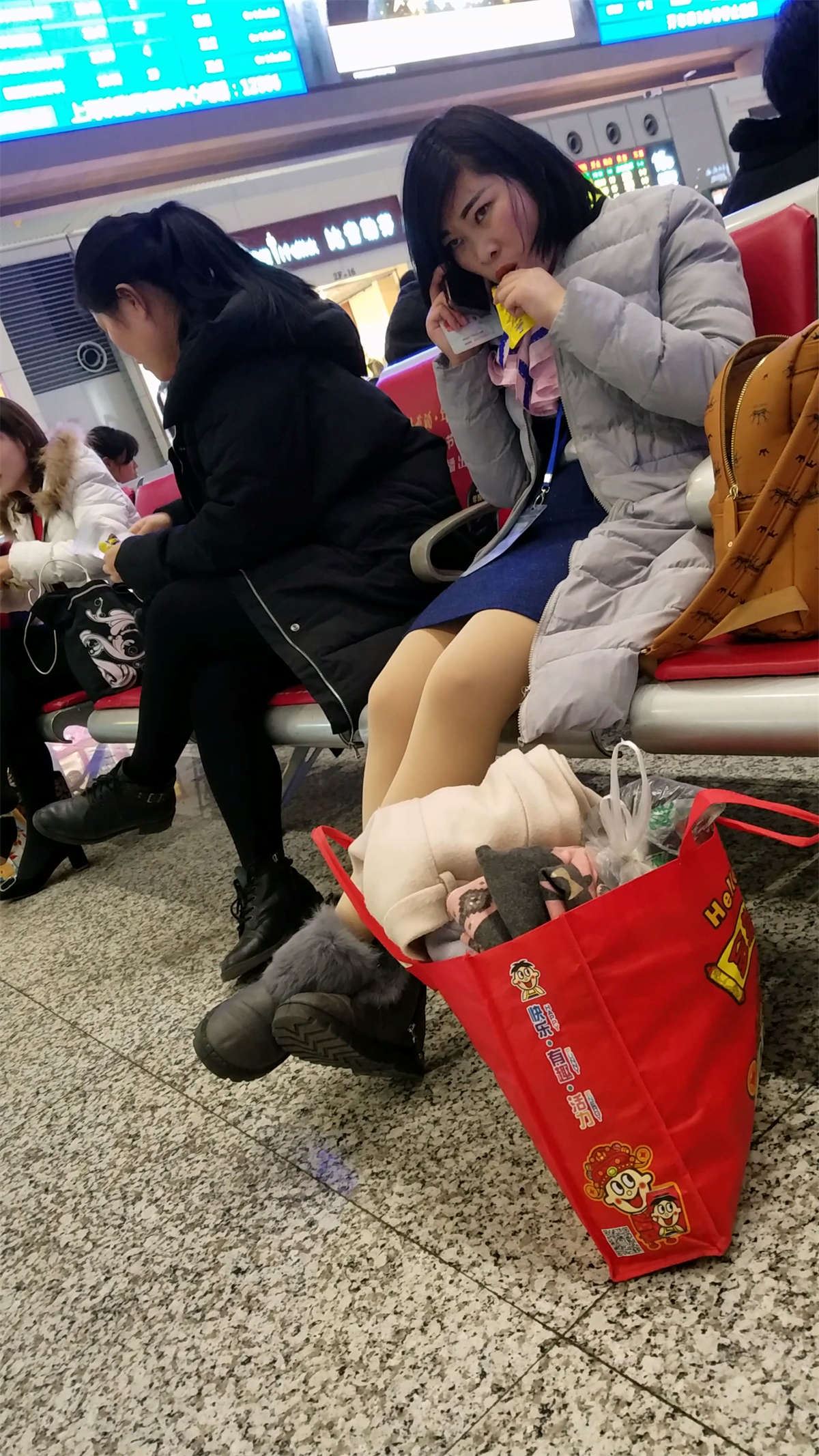 极品性感包臀裙街拍肉丝大长腿御姐