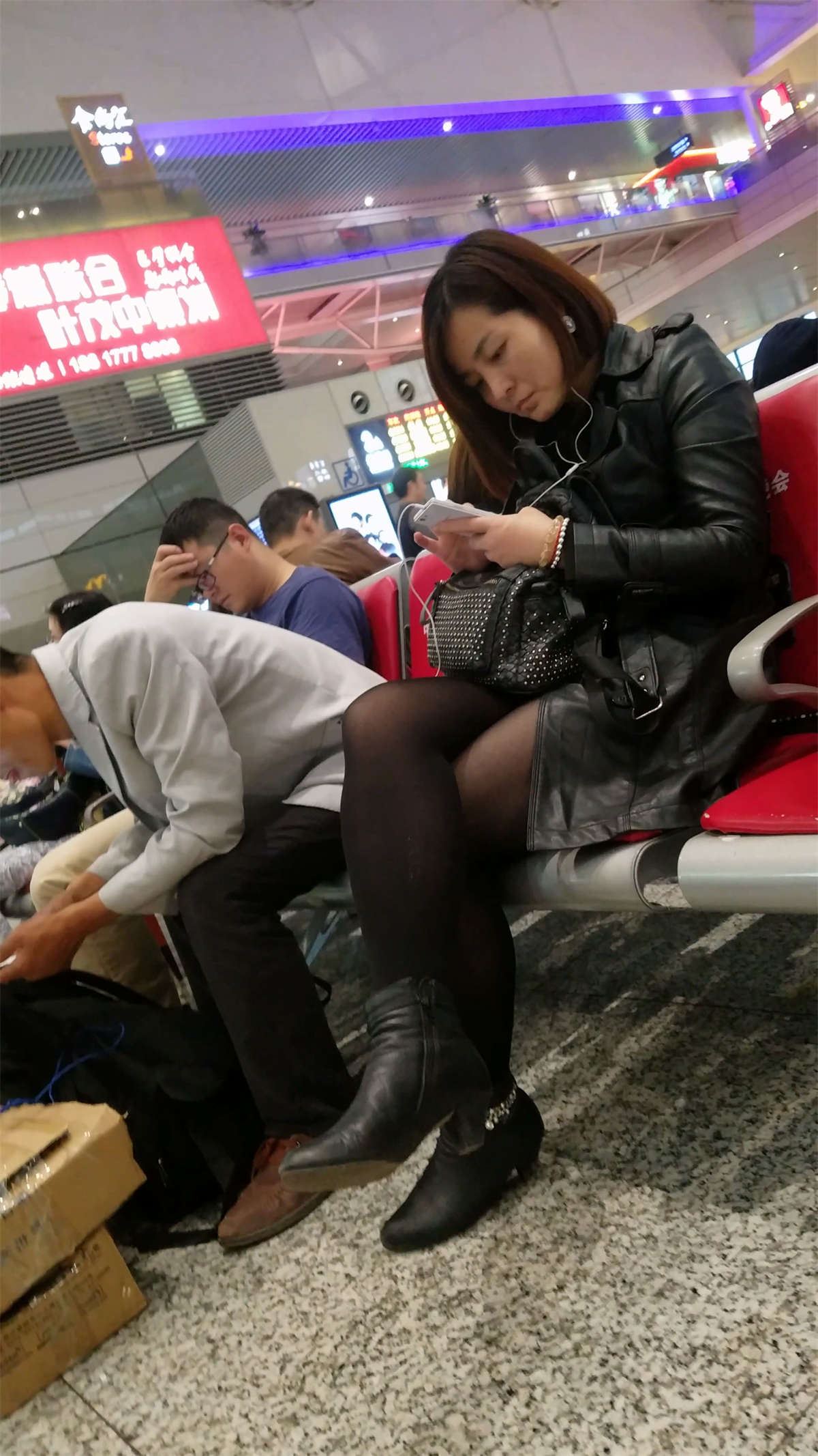 超性感黑丝长腿尖嘴皮靴知性大姐姐