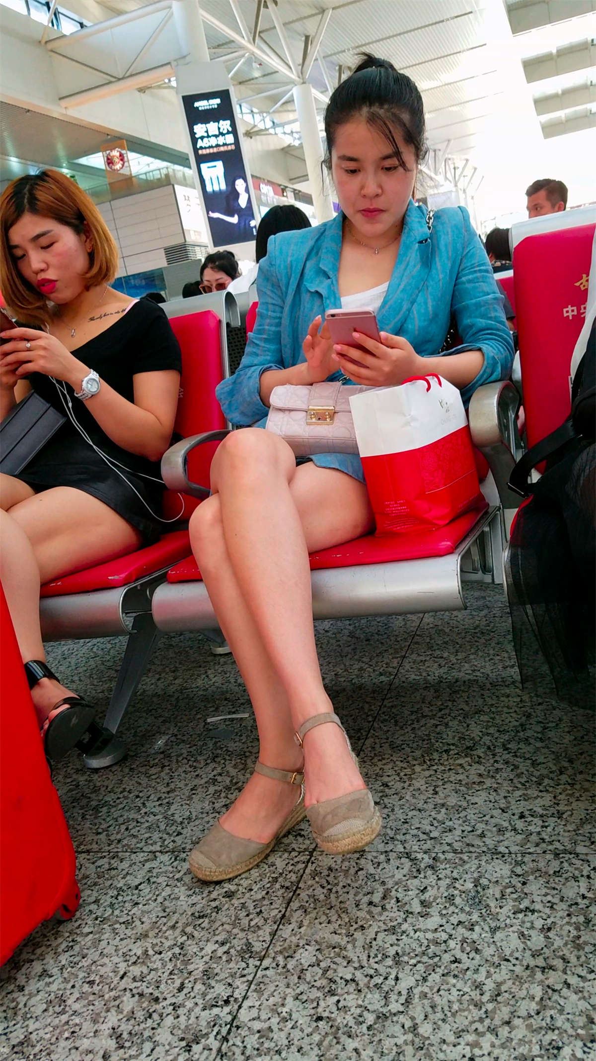 极品美腿高挑街拍美女姐姐