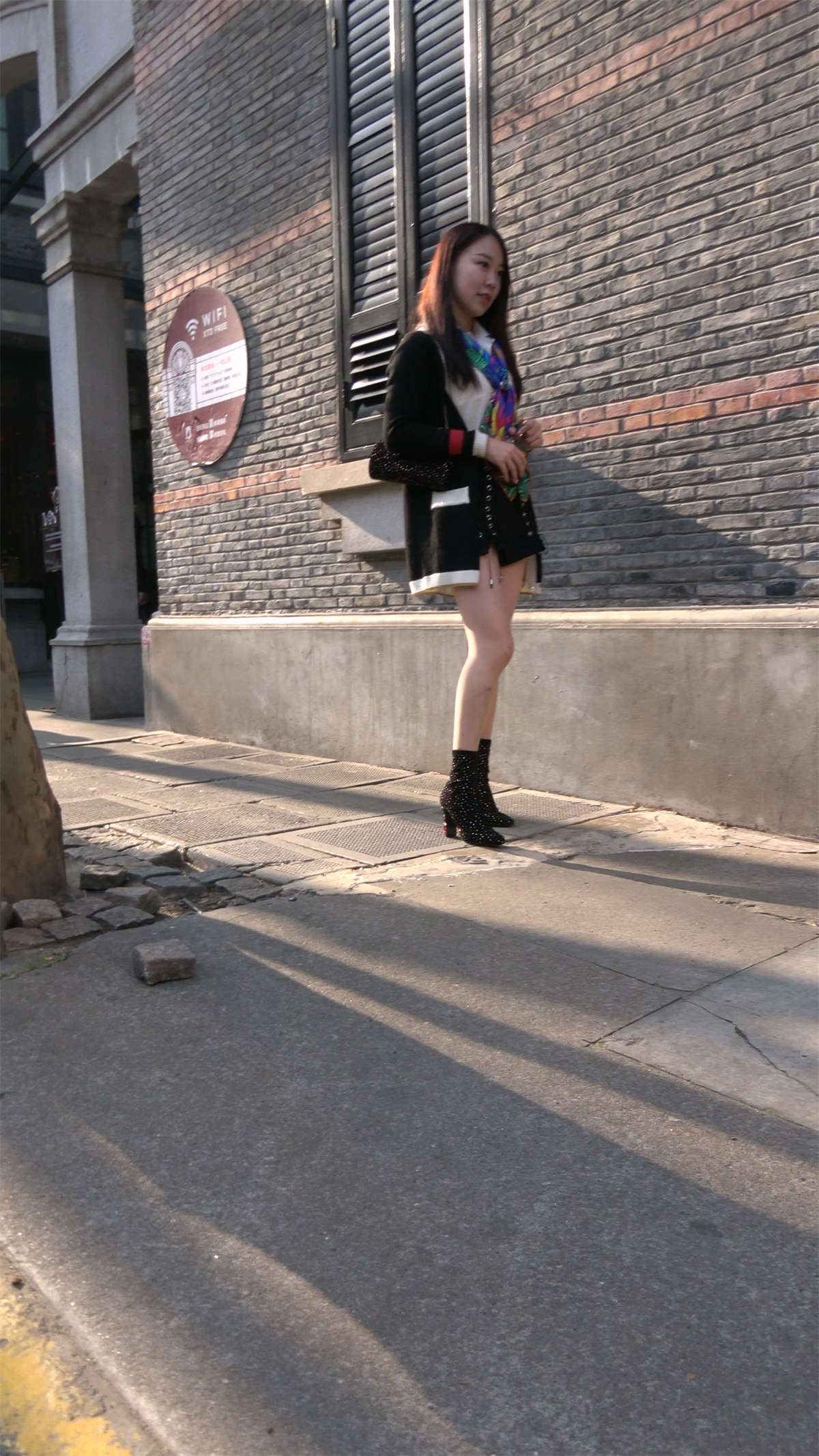 白皙美腿性感高跟美女