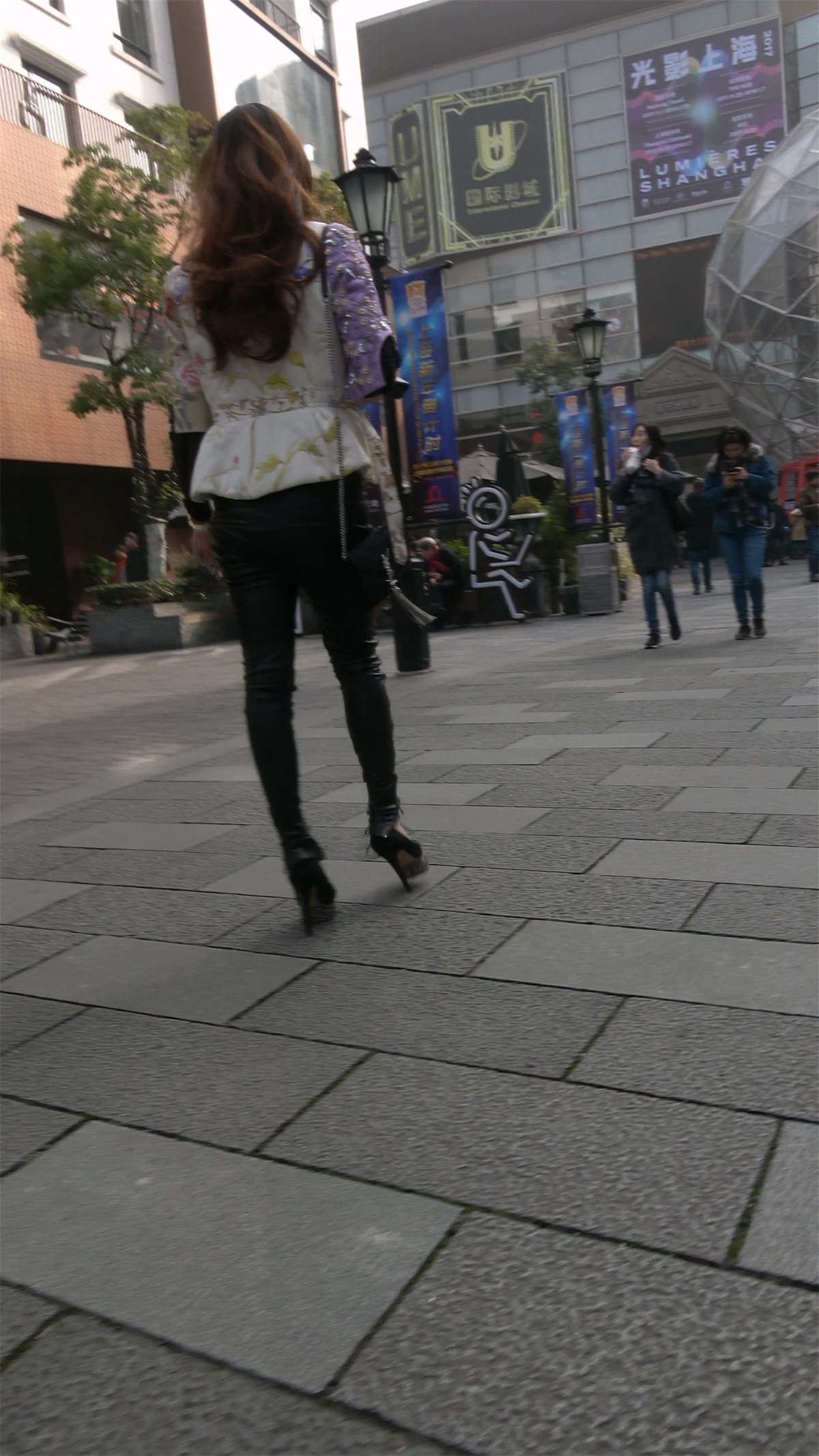 性感长腿街拍皮裤高跟御姐美女