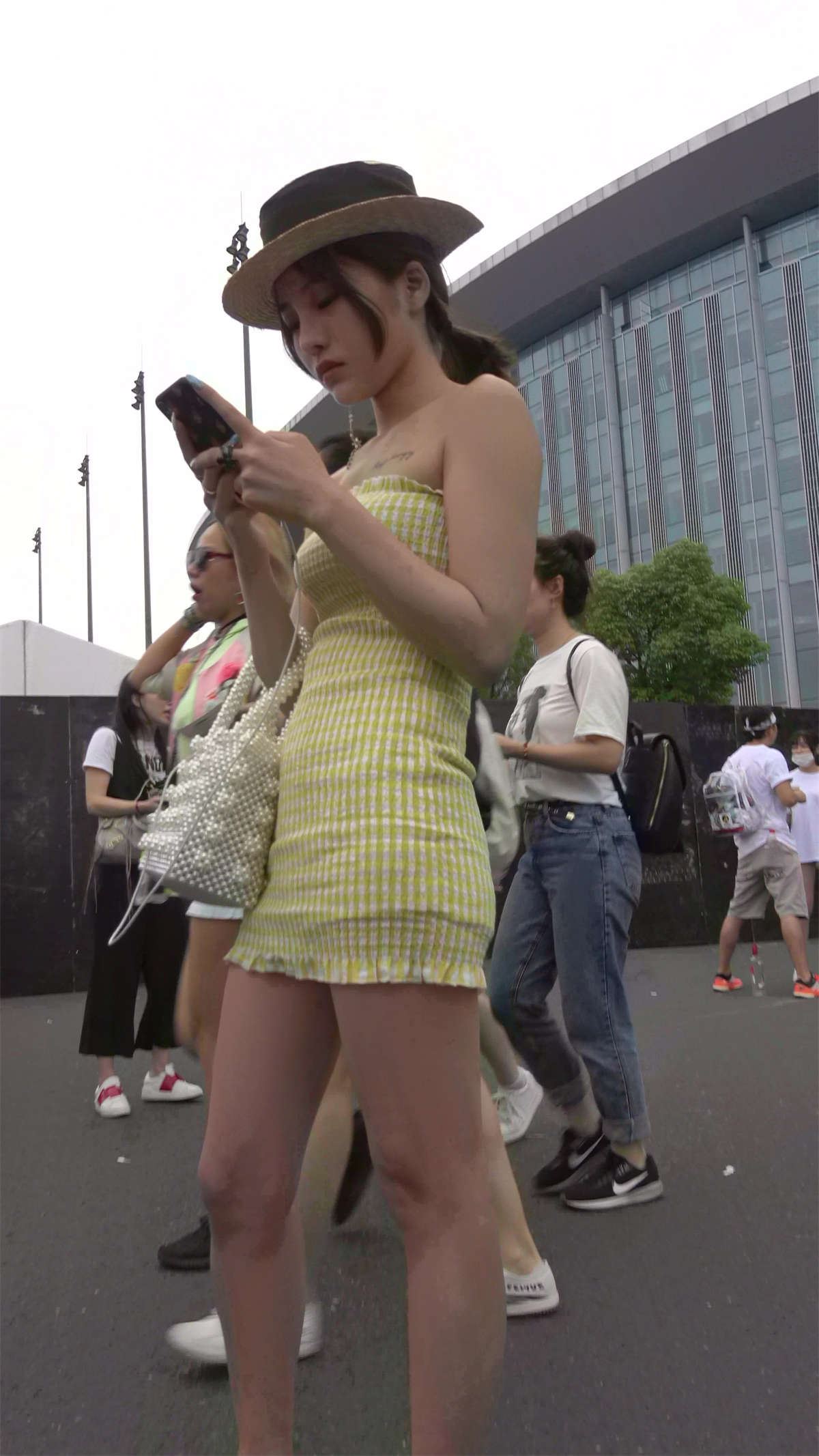 黄色吊带裙漂亮MM