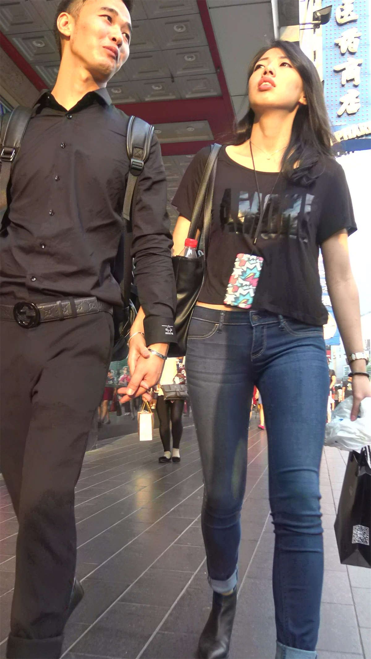 性感紧身牛仔裤美女姐姐1