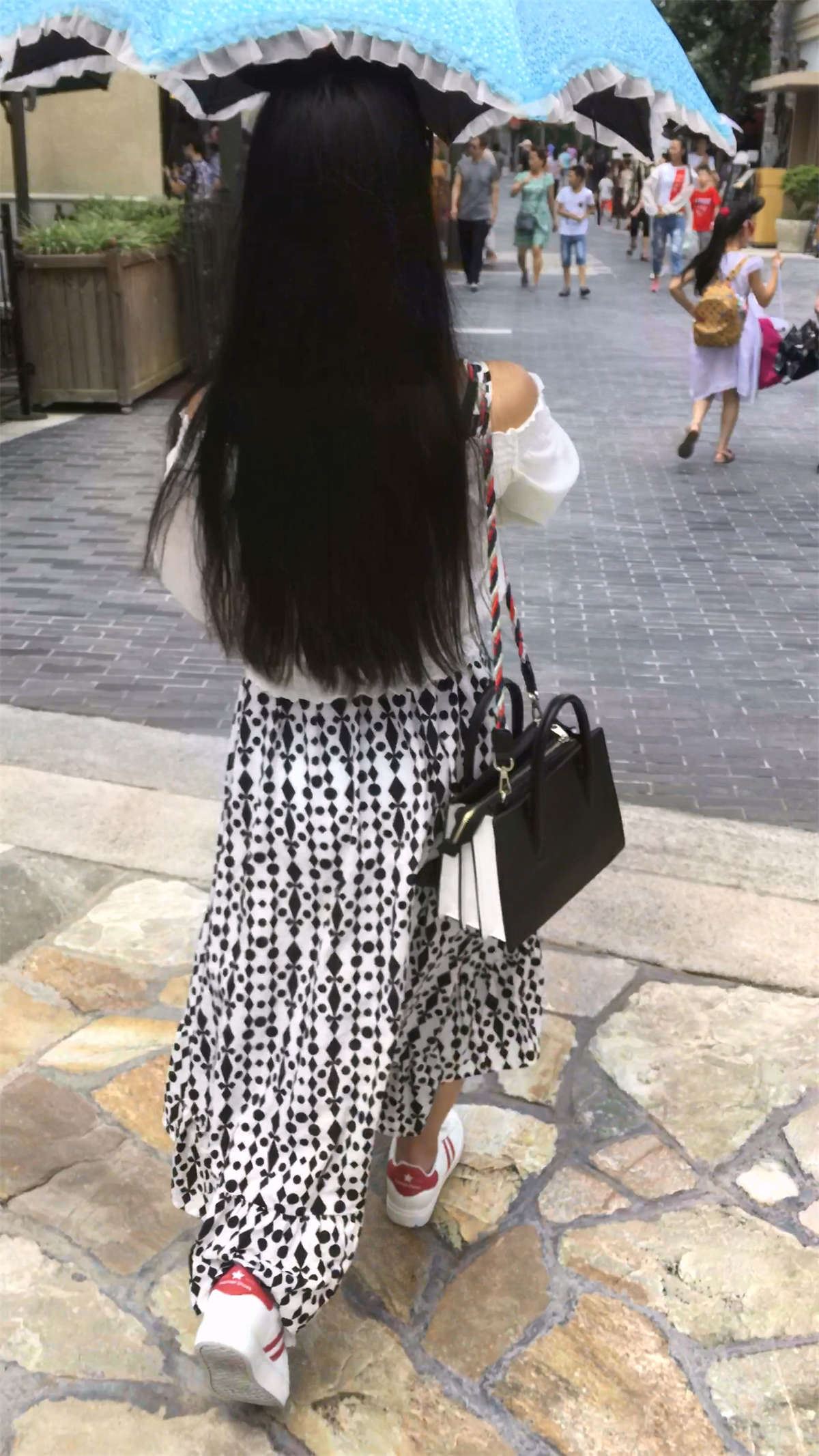 连衣长裙眼镜妹