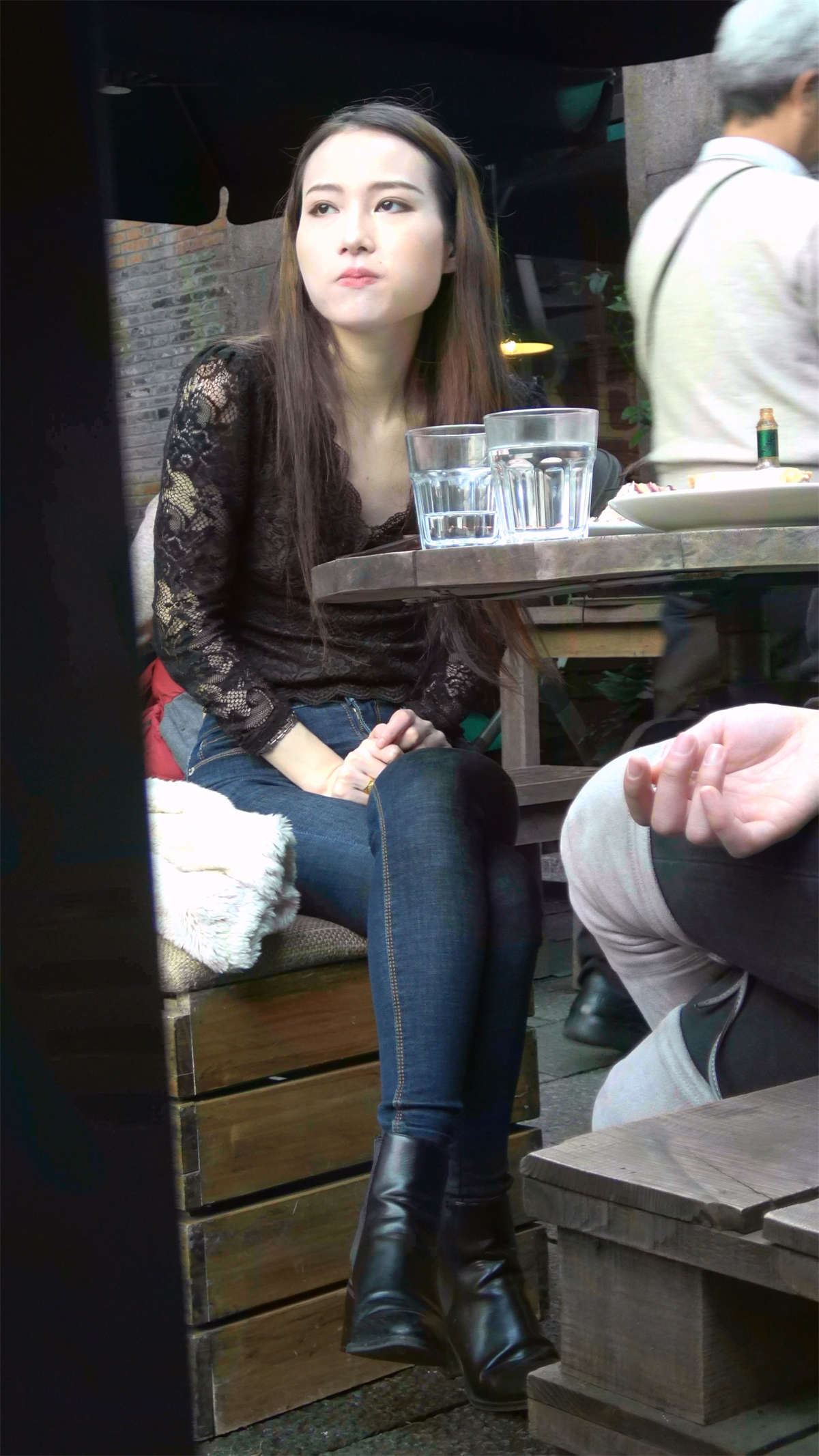 跟闺蜜下午茶的小资美女