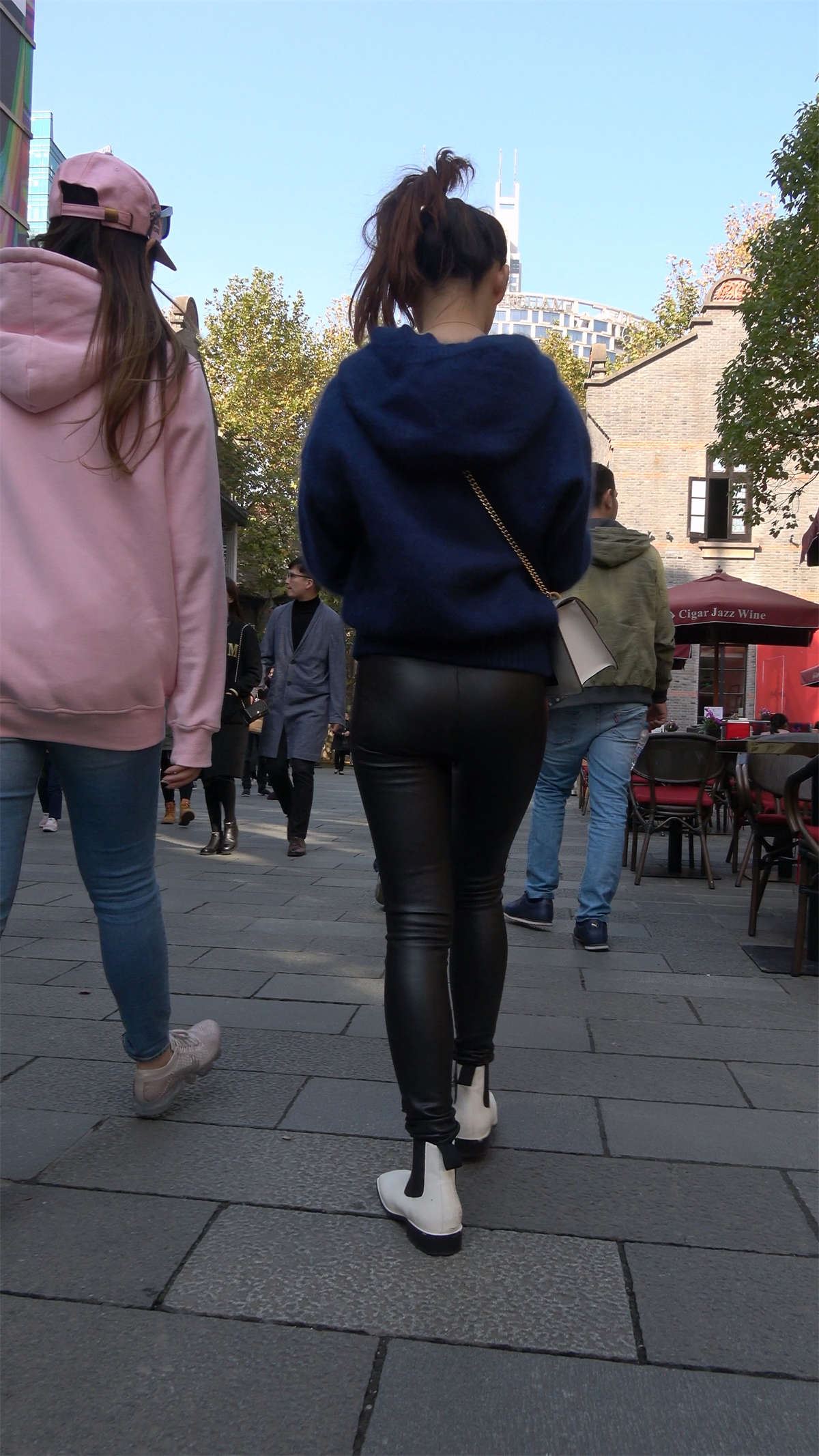 黑色紧身皮裤美女3