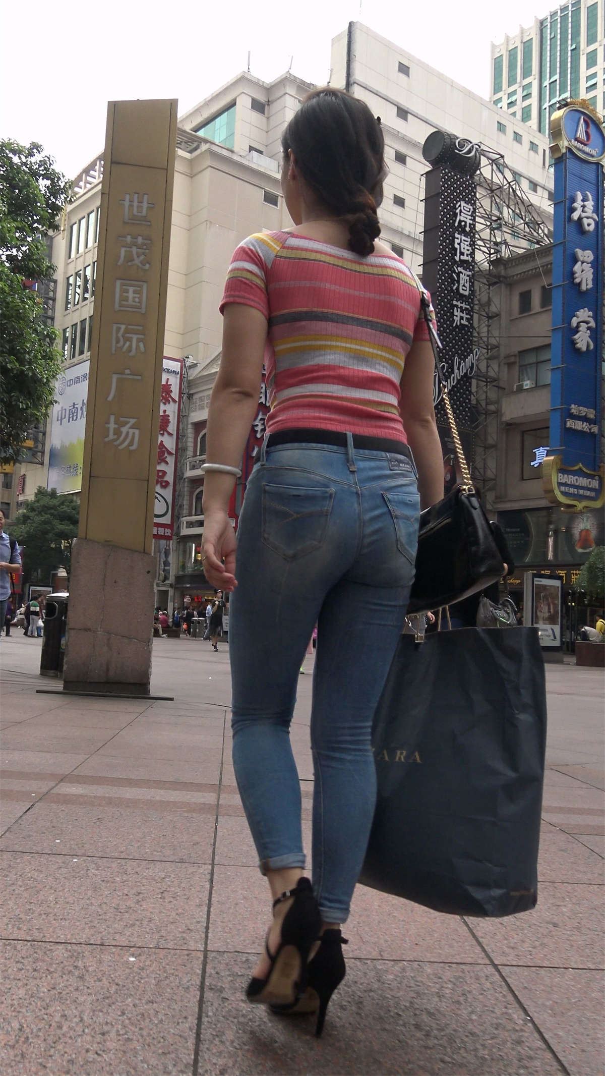 街拍极品气质牛仔高跟美女 2