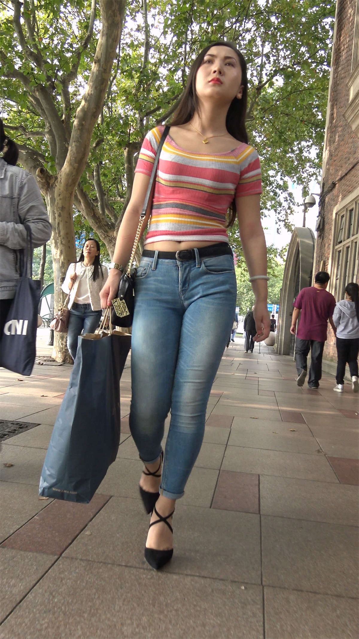 街拍极品气质牛仔高跟美女 1