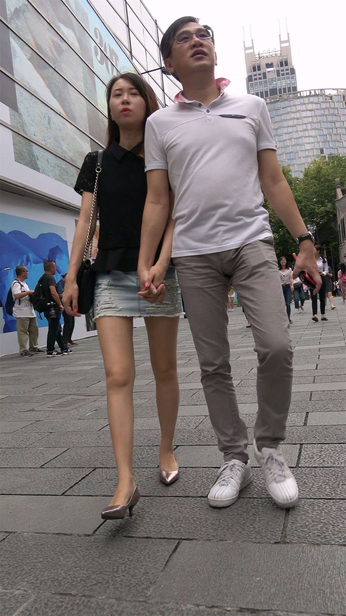 牛仔短裙高跟小姐姐