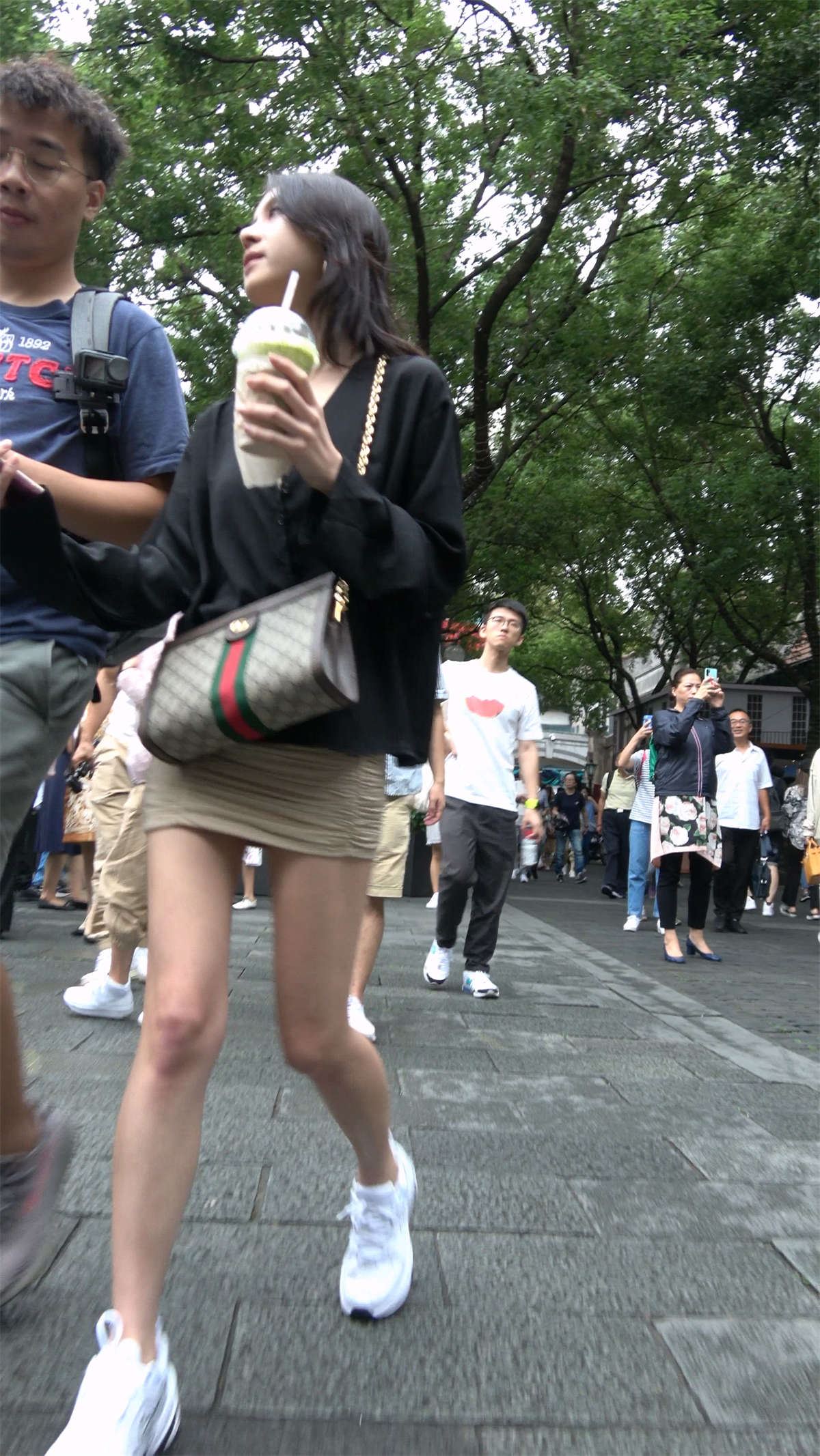 超短包臀短裙小妹