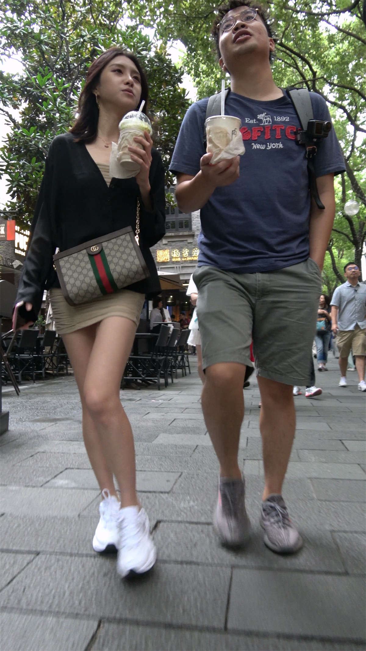 超短包臀短裙小妹