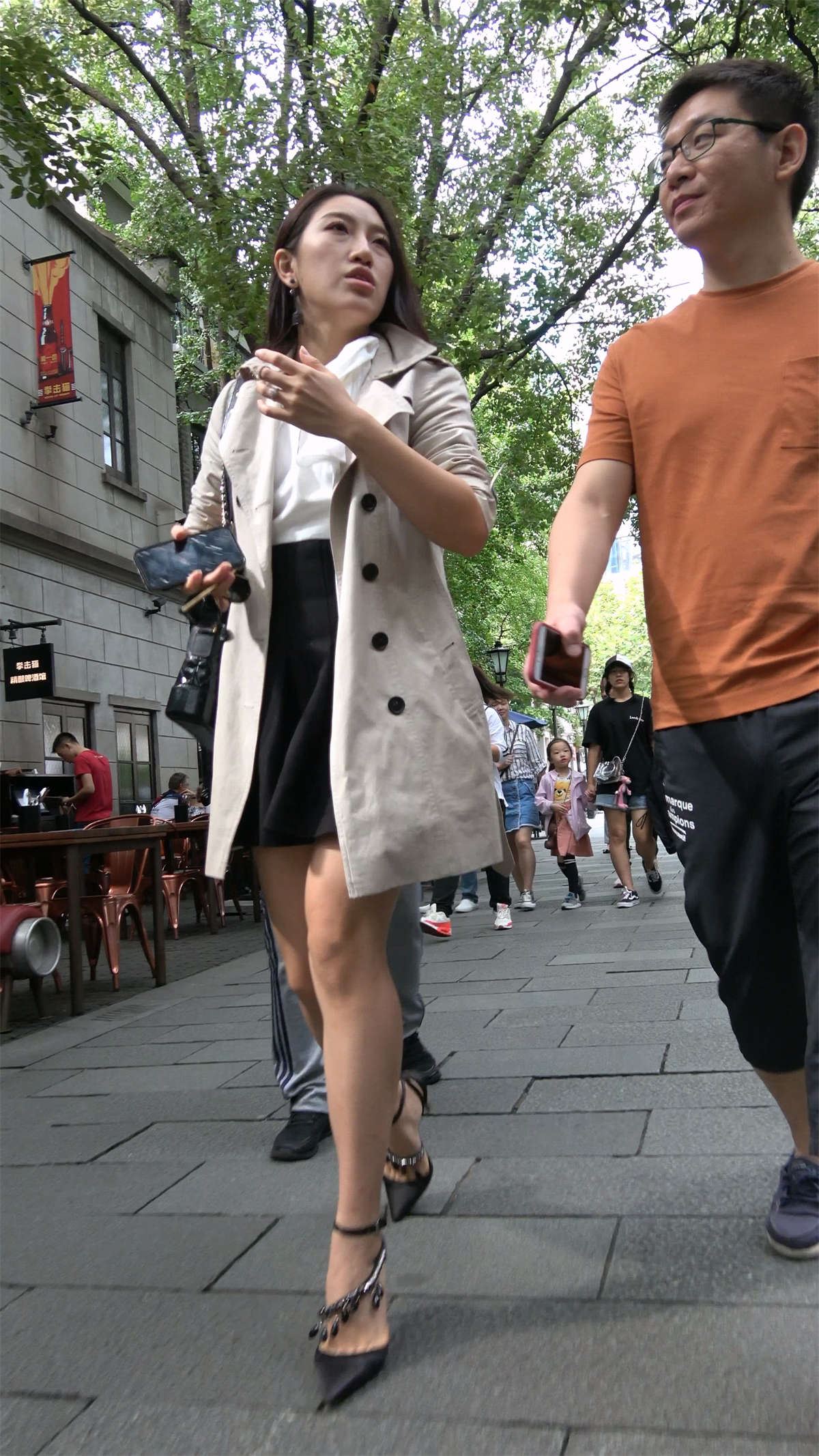 长风衣高跟美女