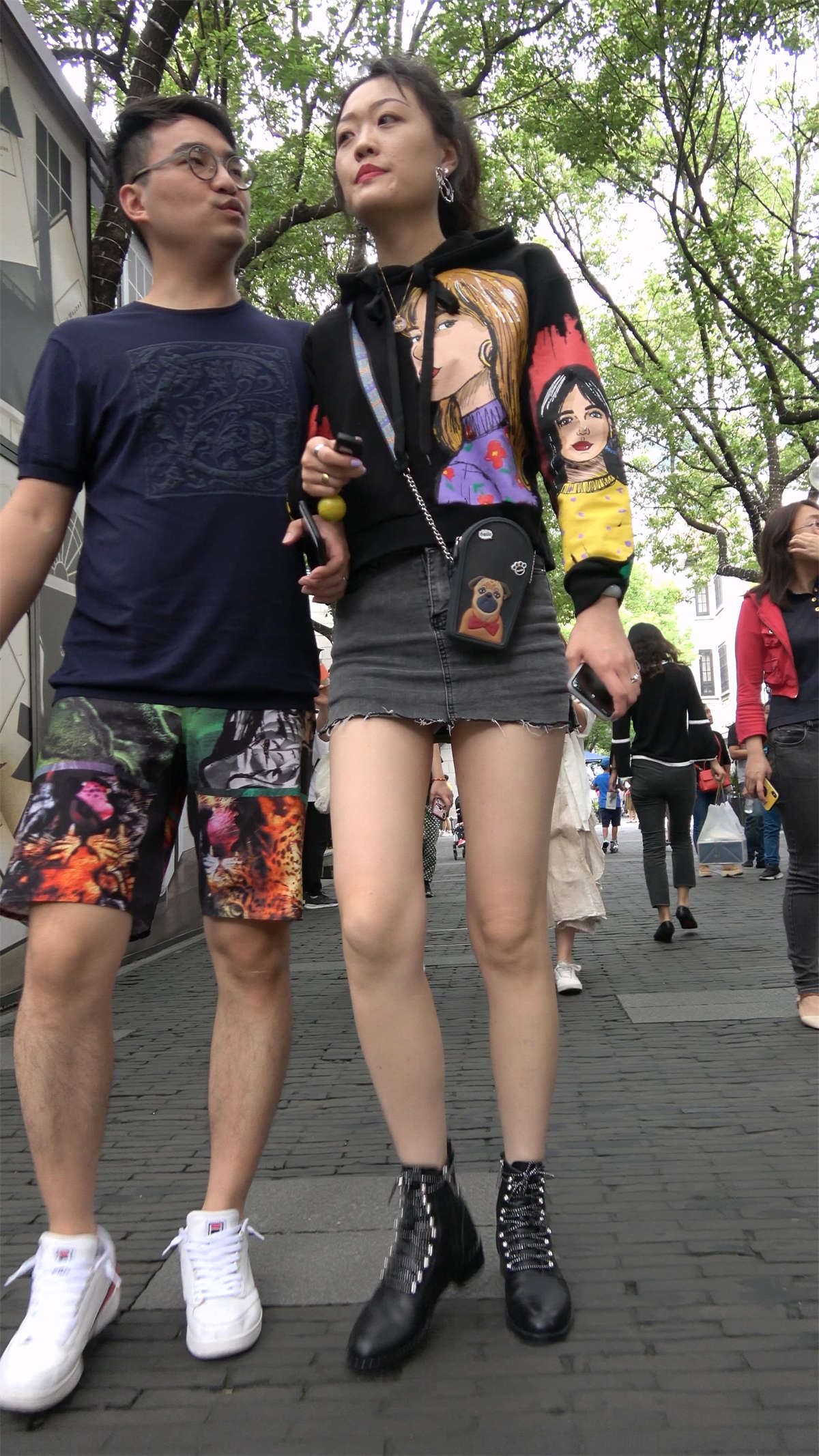 极品美腿牛仔裙美眉