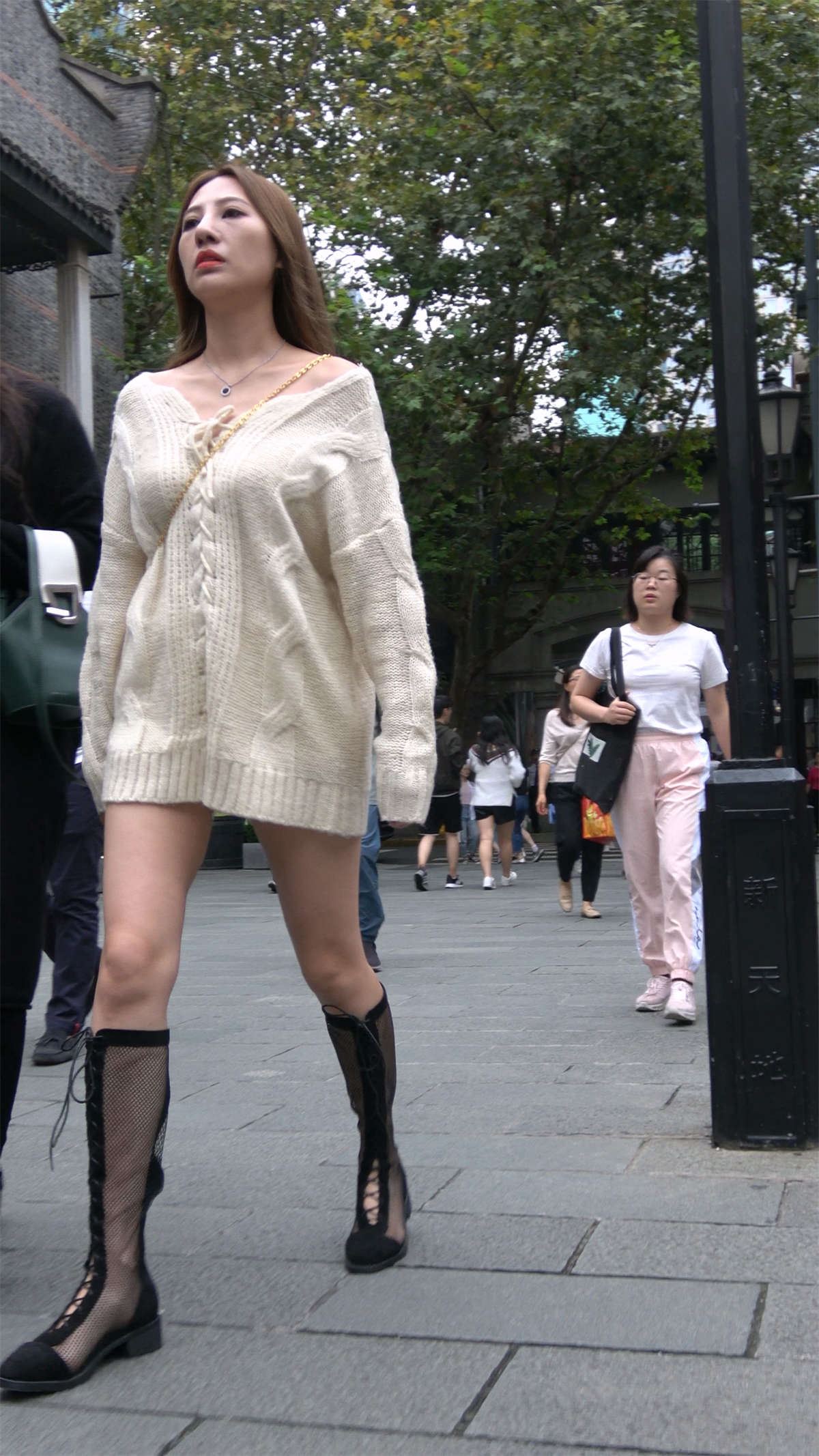 针织毛衣美腿靓女