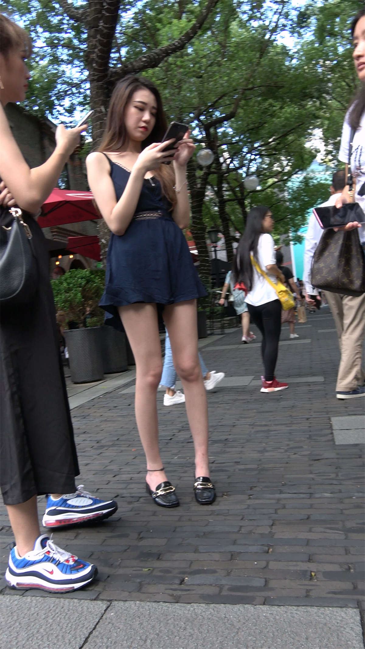 性感包臀皮短裙高跟性感美女