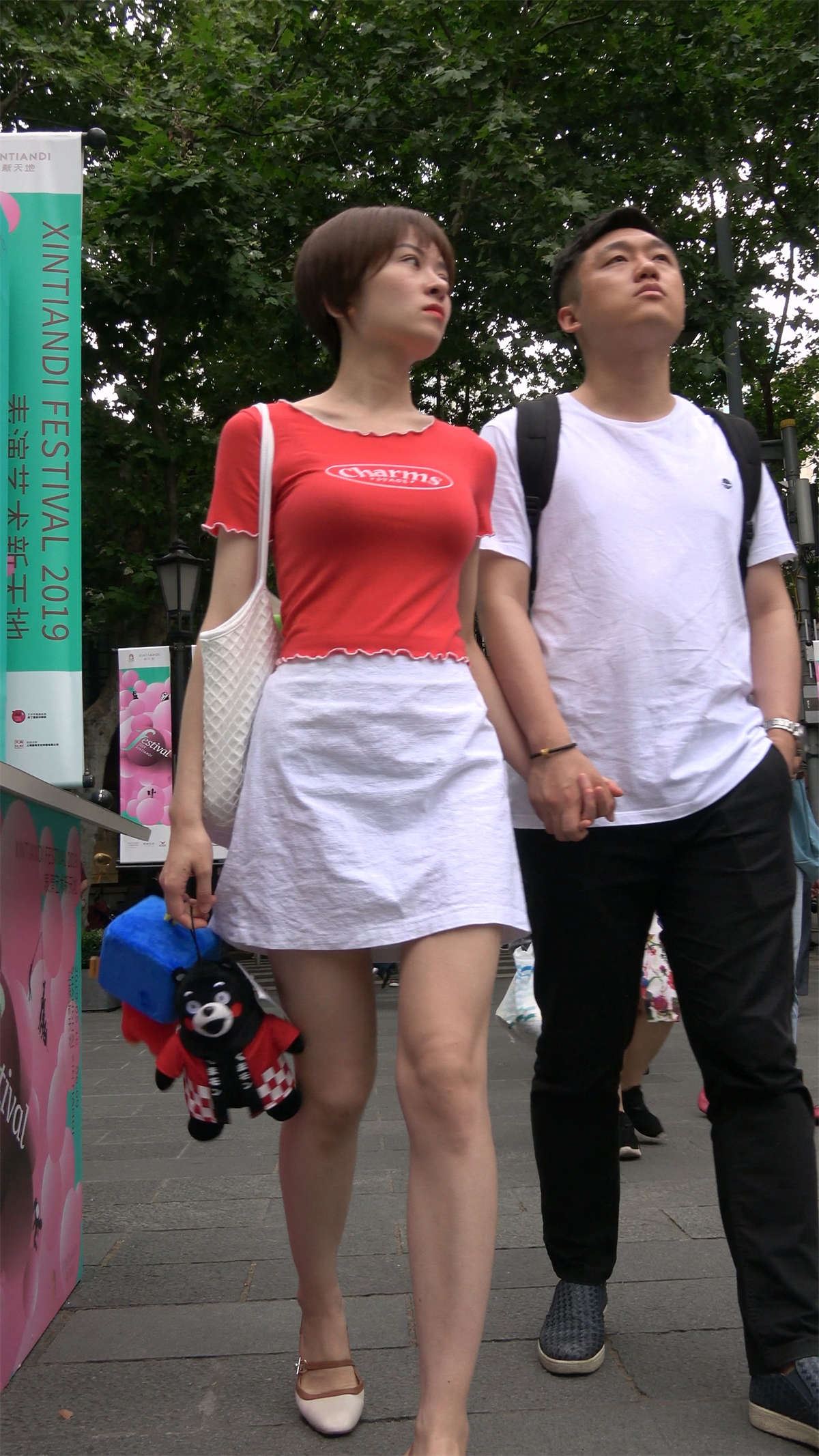 干练的短发美女