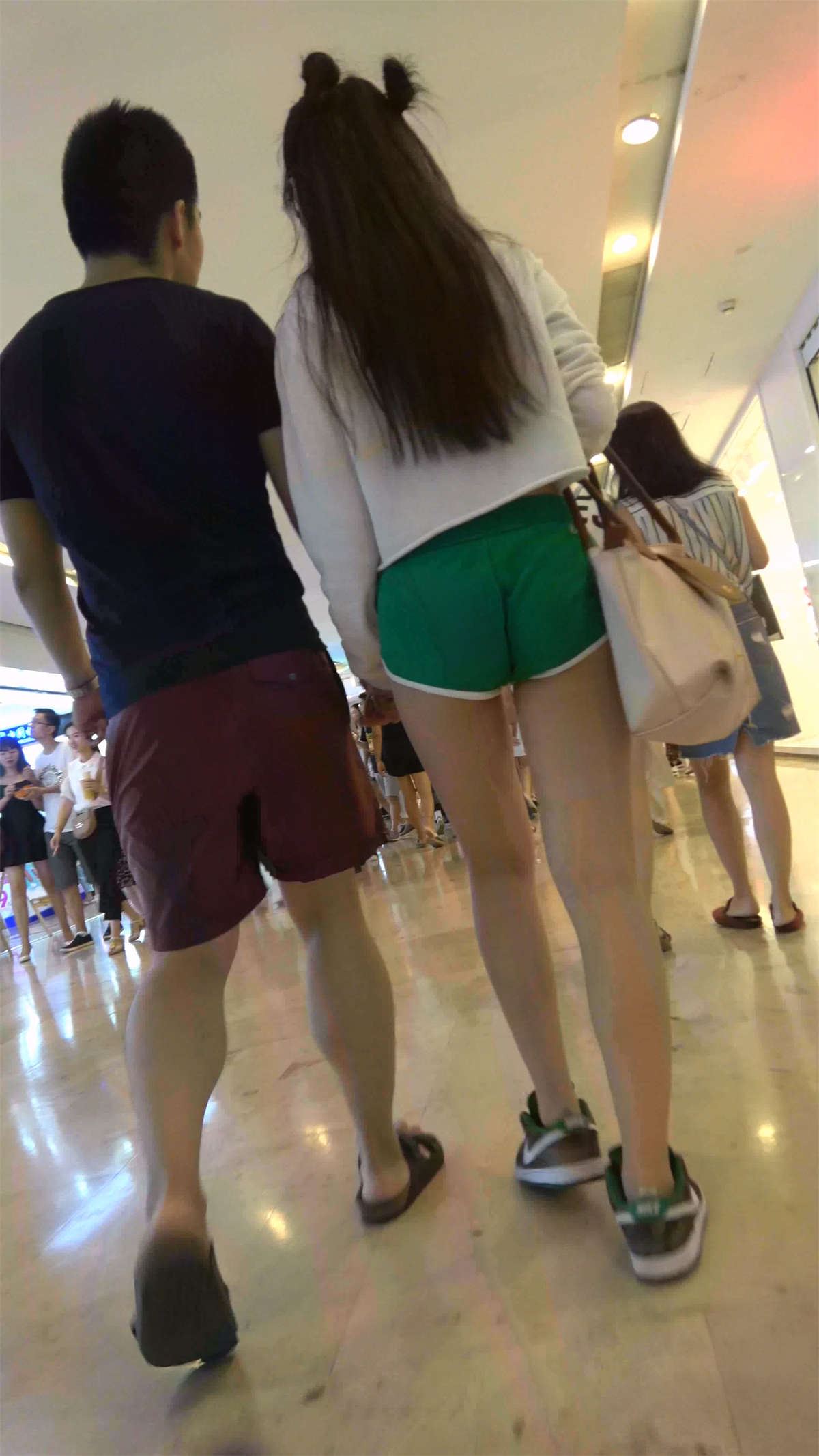 运动热裤美臀美腿小姐姐