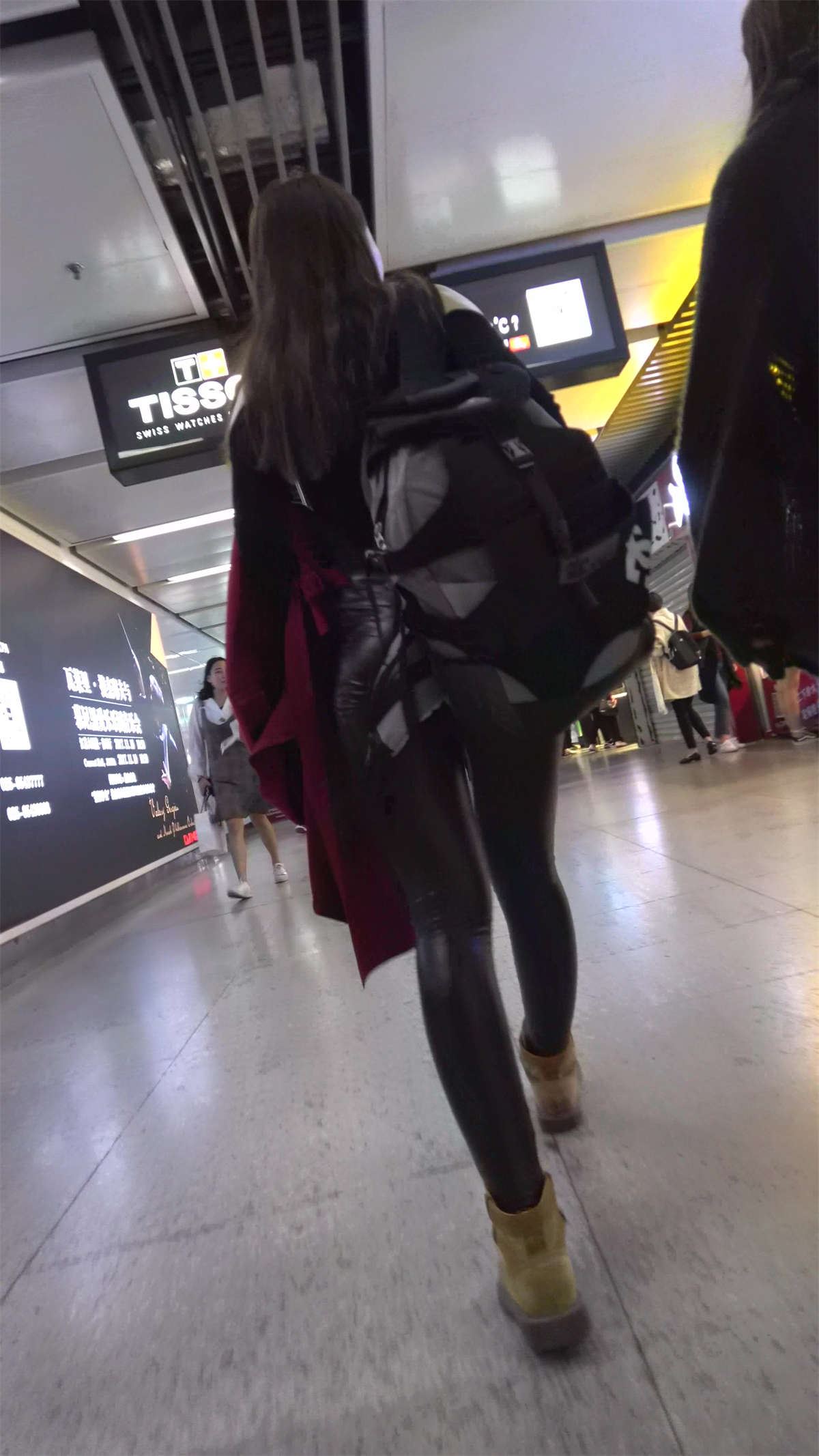 紧身皮裤美女