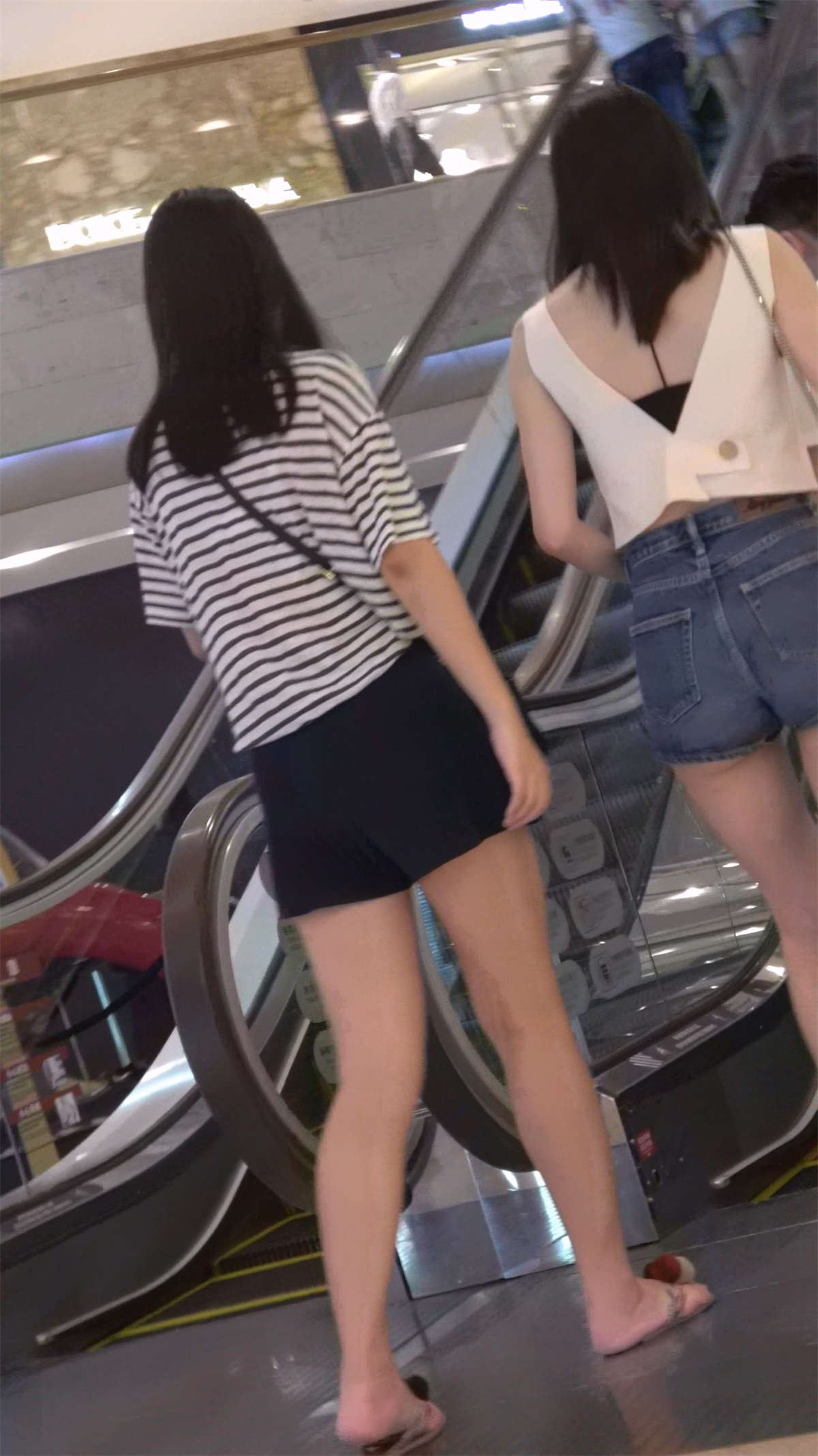 身材颜值超一流的热裤美女