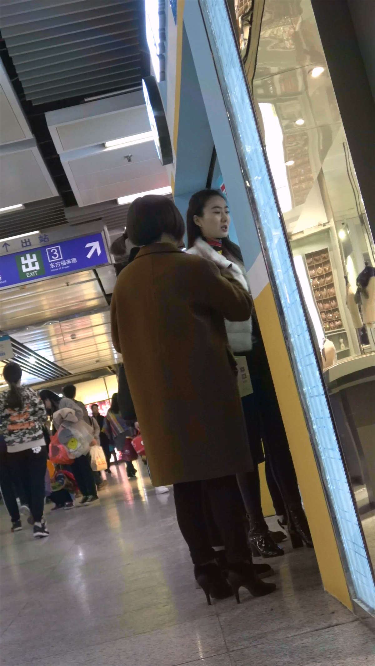 黑色紧身皮裤MM