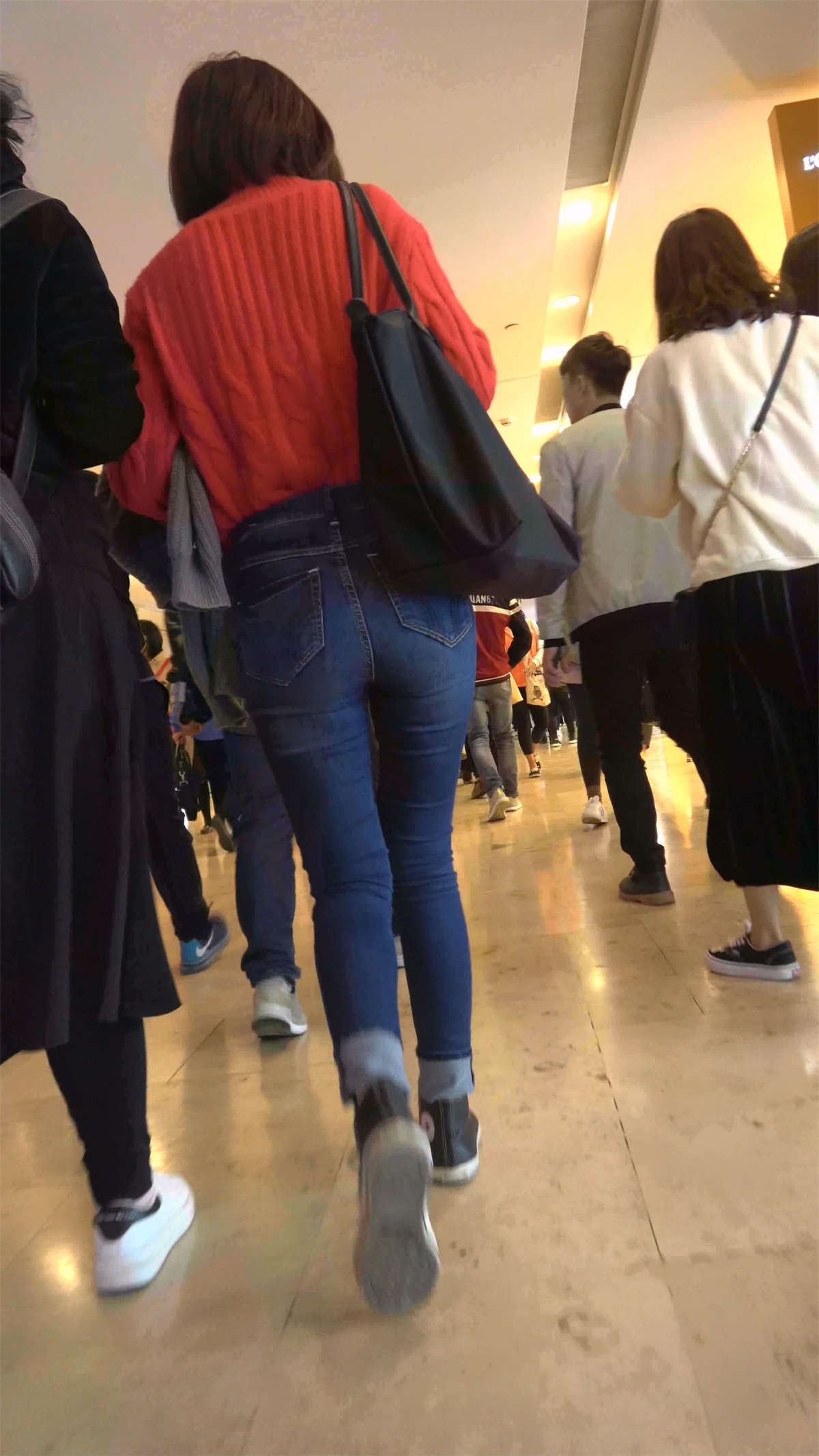 牛仔紧身气质小姐姐