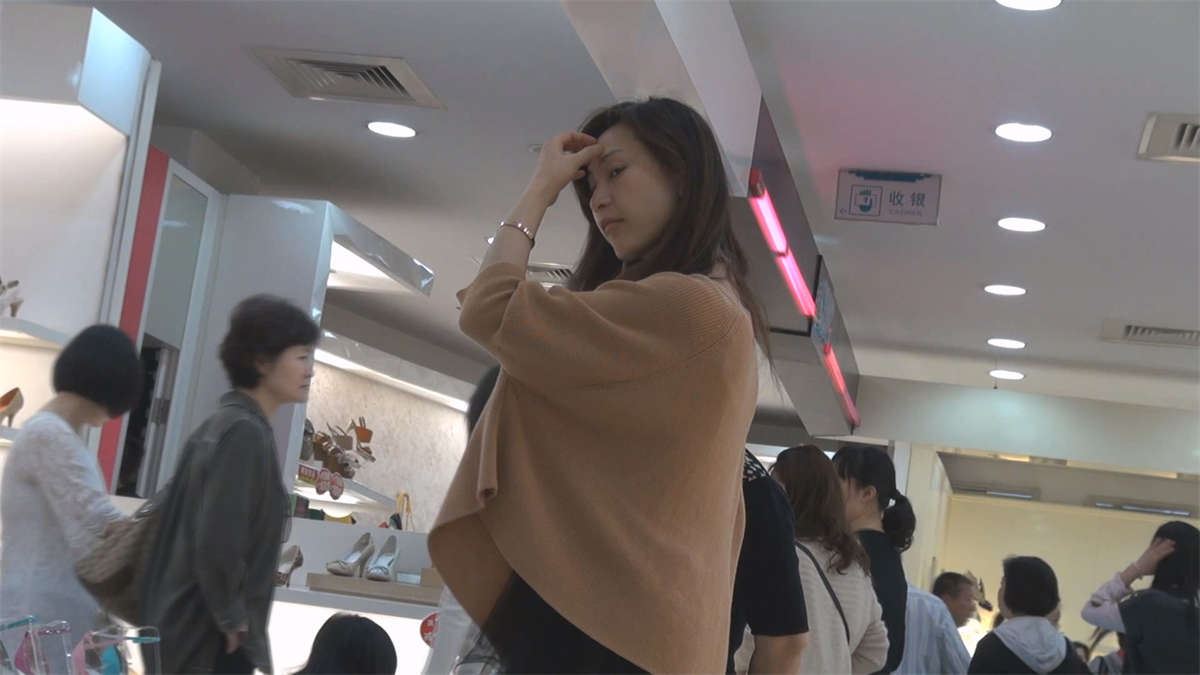 难以置信，商场街拍也能遇到同一人