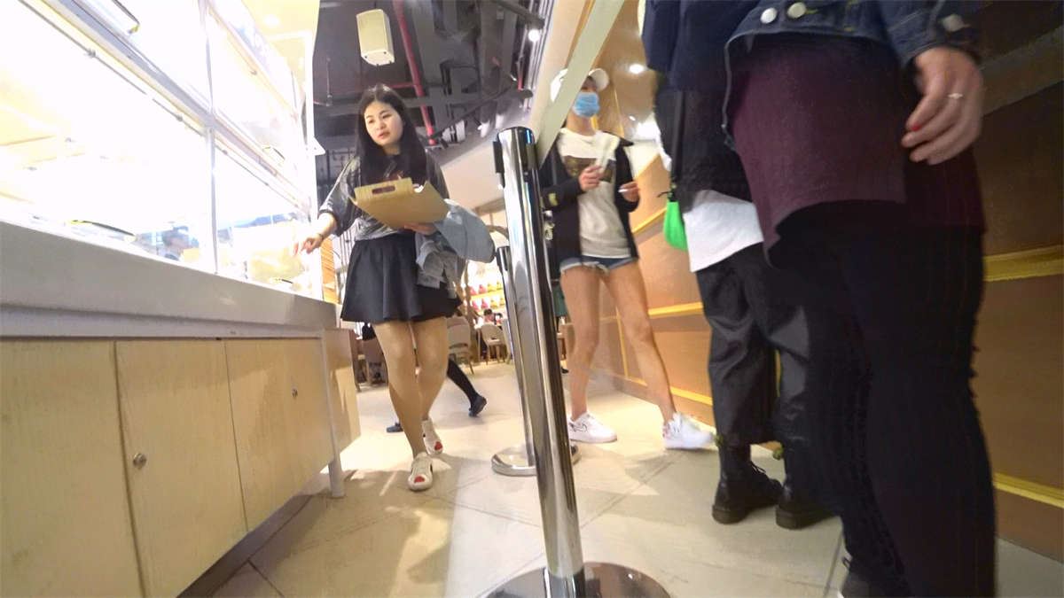 超短牛仔热裤性感小美女