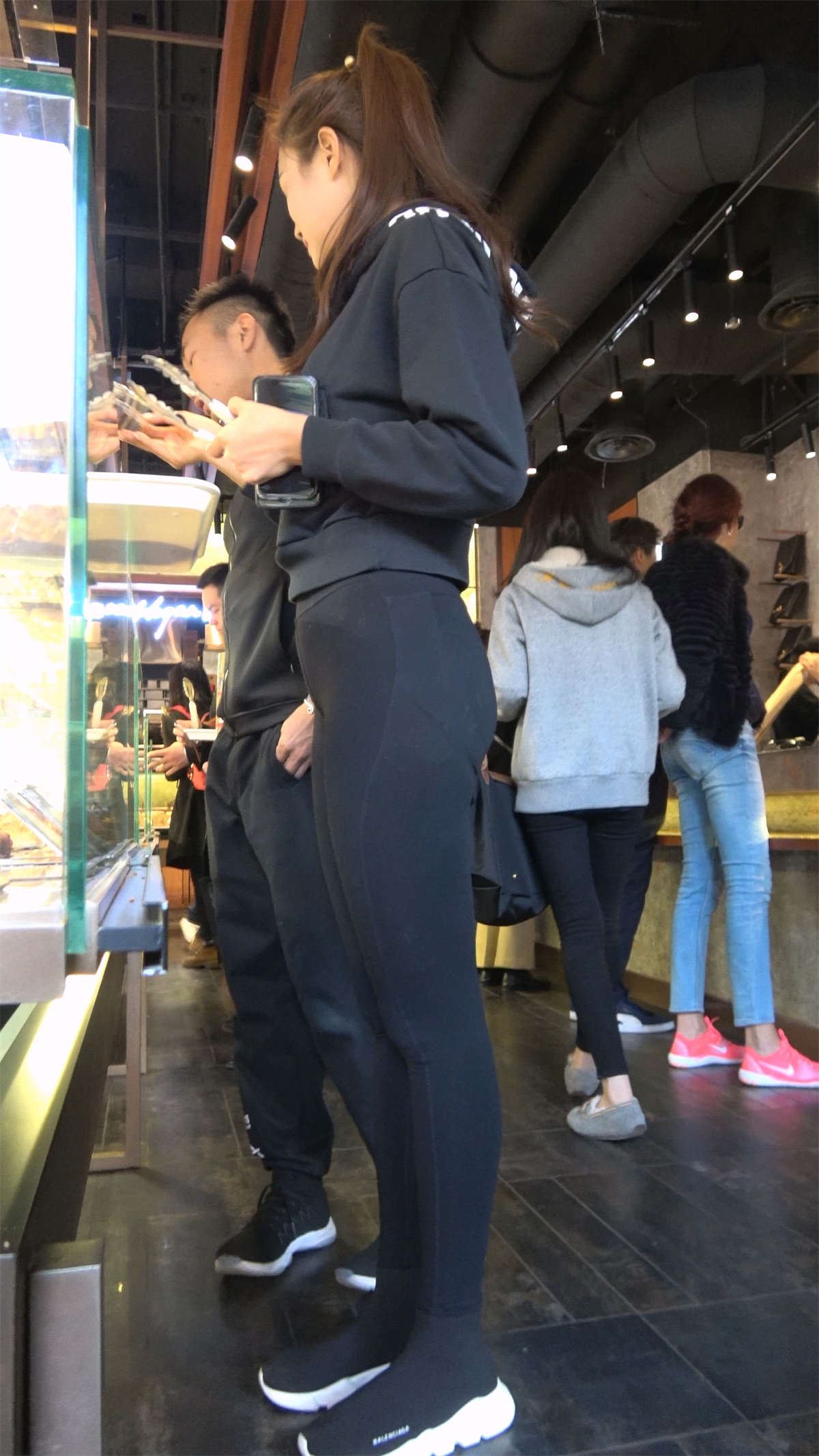 紧身瑜伽裤美女