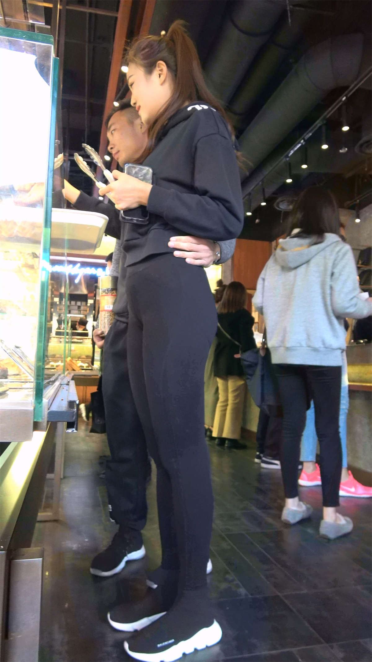 紧身瑜伽裤美女