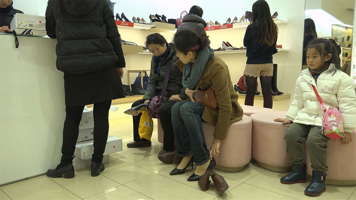气质的蓝色牛仔少妇