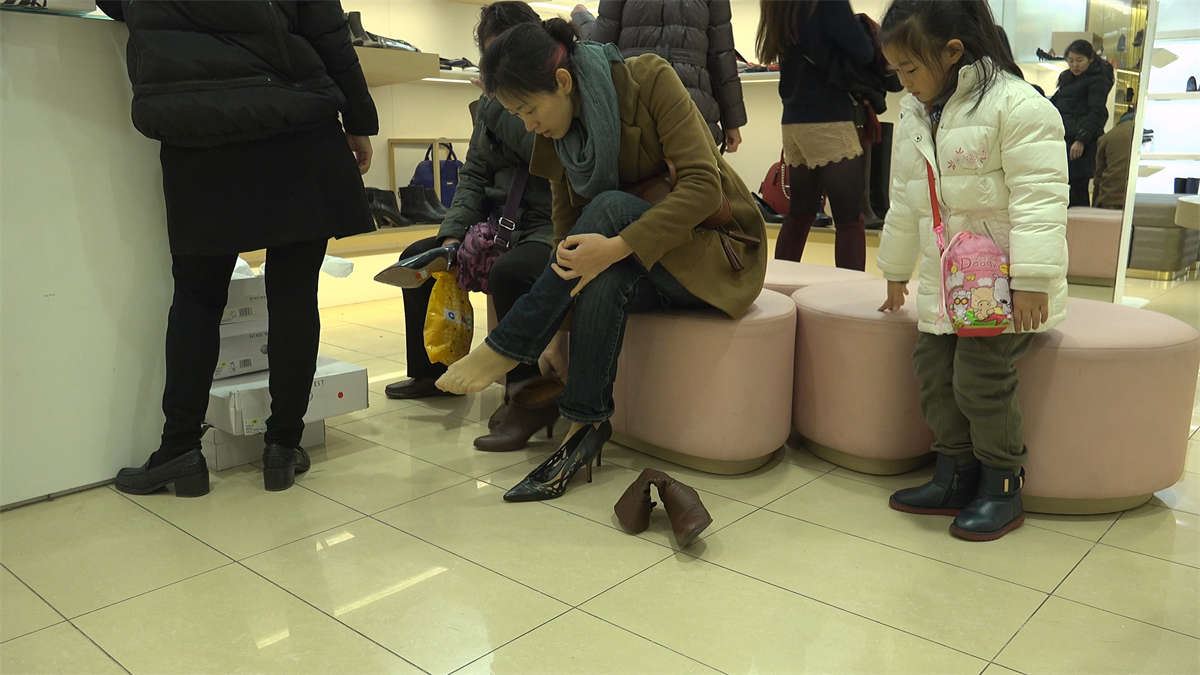 气质的蓝色牛仔少妇