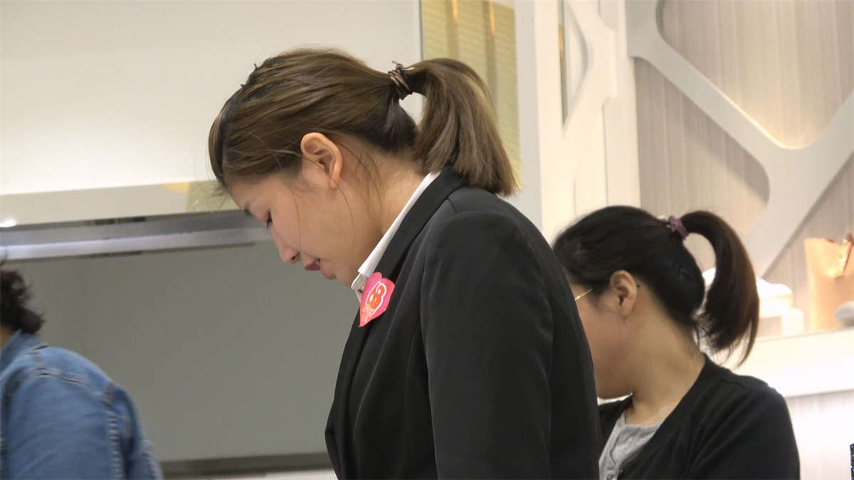 试鞋子的高跟鞋晾脚