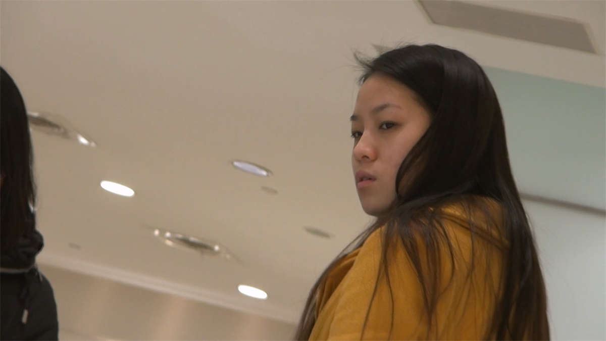 长发女孩的黑丝高跟