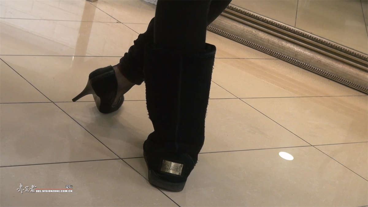 长发女孩的黑丝高跟
