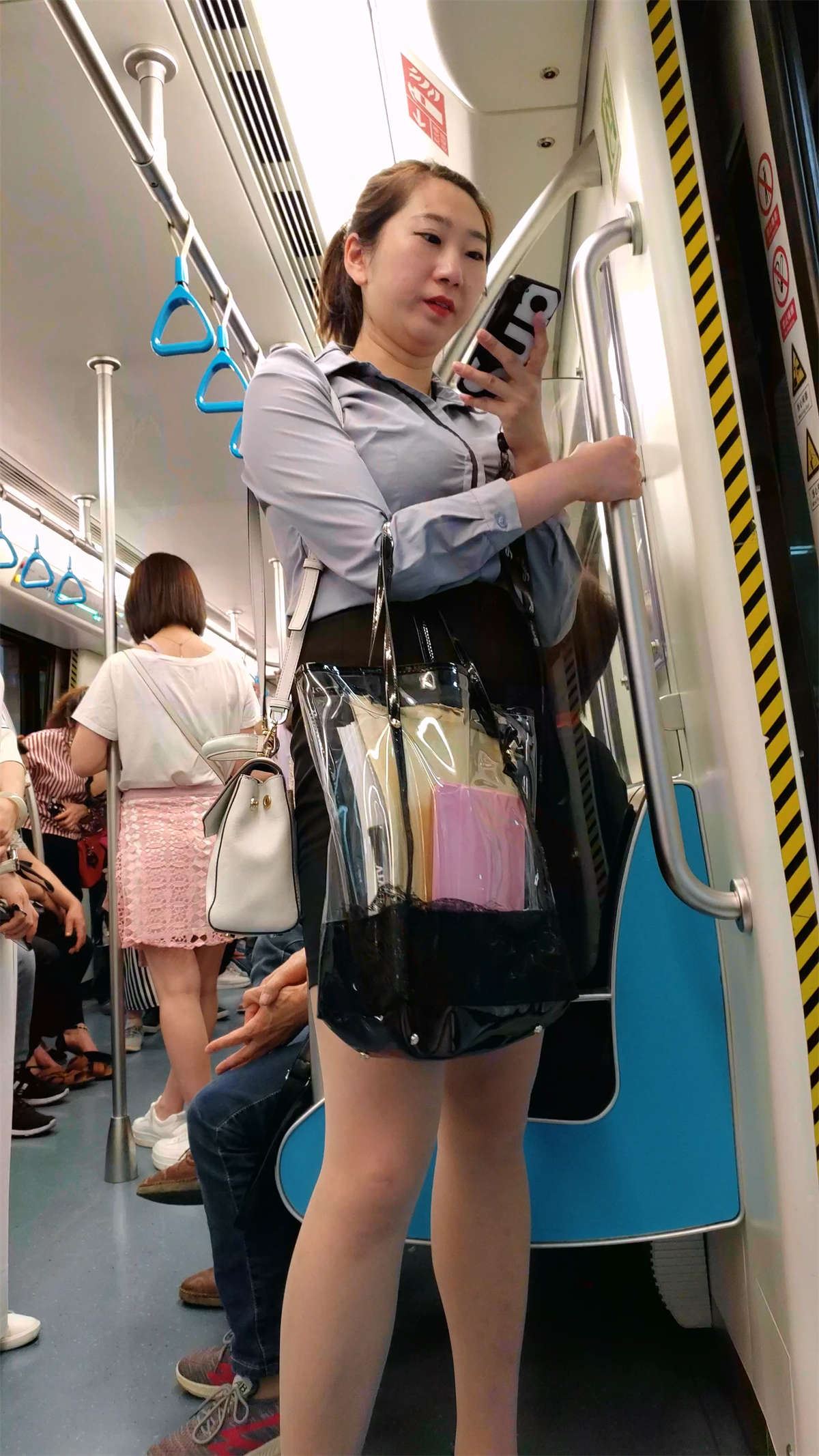 包臀裙丝袜丰满性感美女