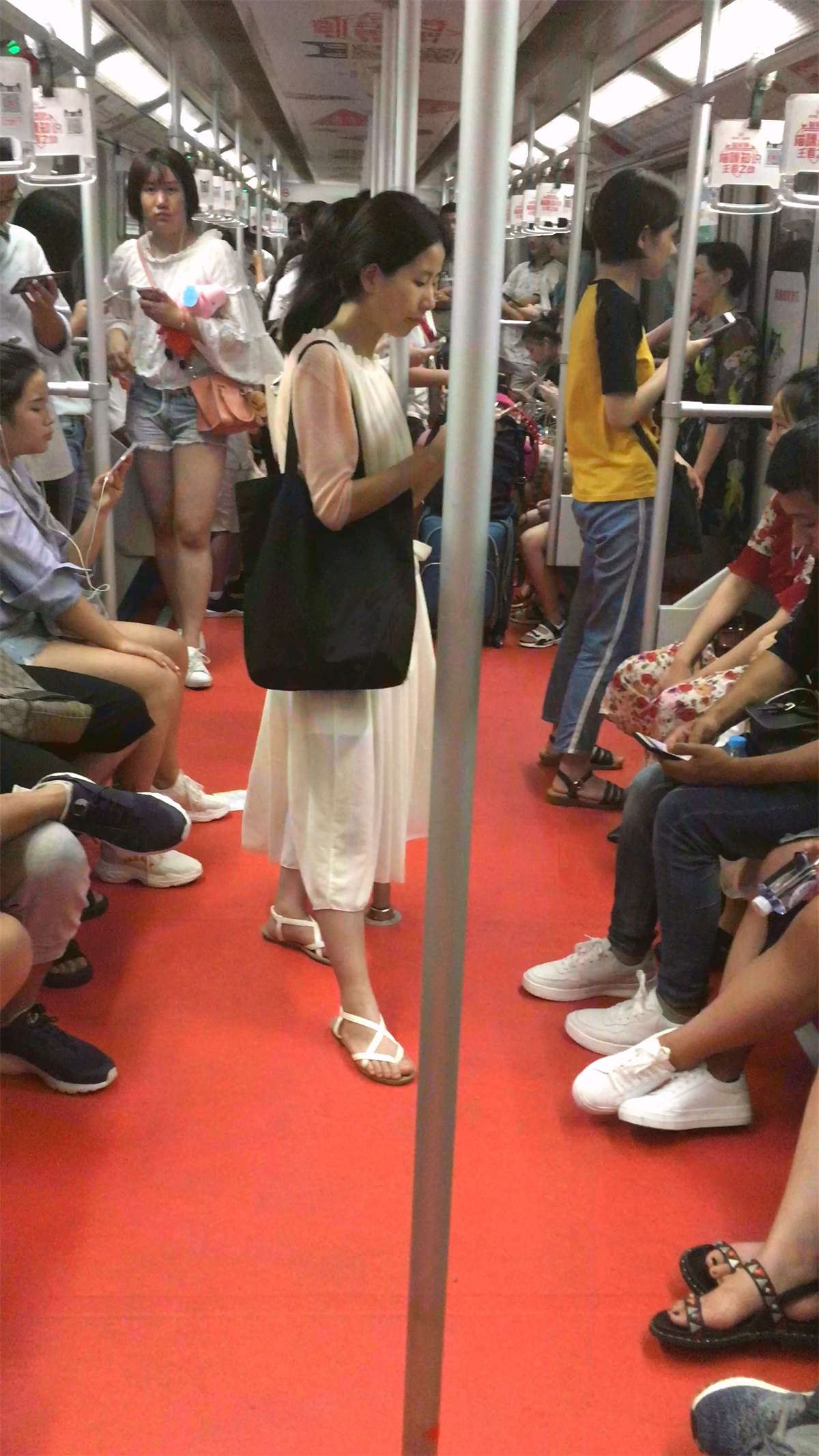 清纯的丝袜小美女