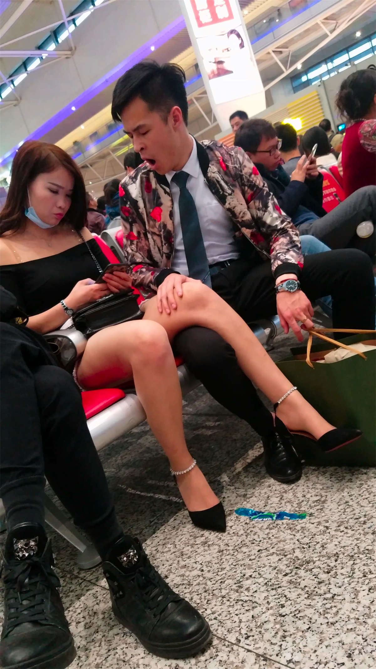 性感白皙美腿美女